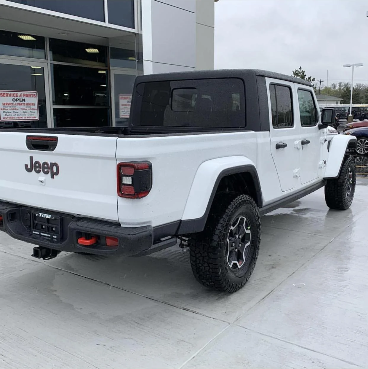Jeep Gladiator BRIGHT WHITE Gladiator JT Club D6139E42-2E3E-4F53-A4D1-AEB3A67DE068