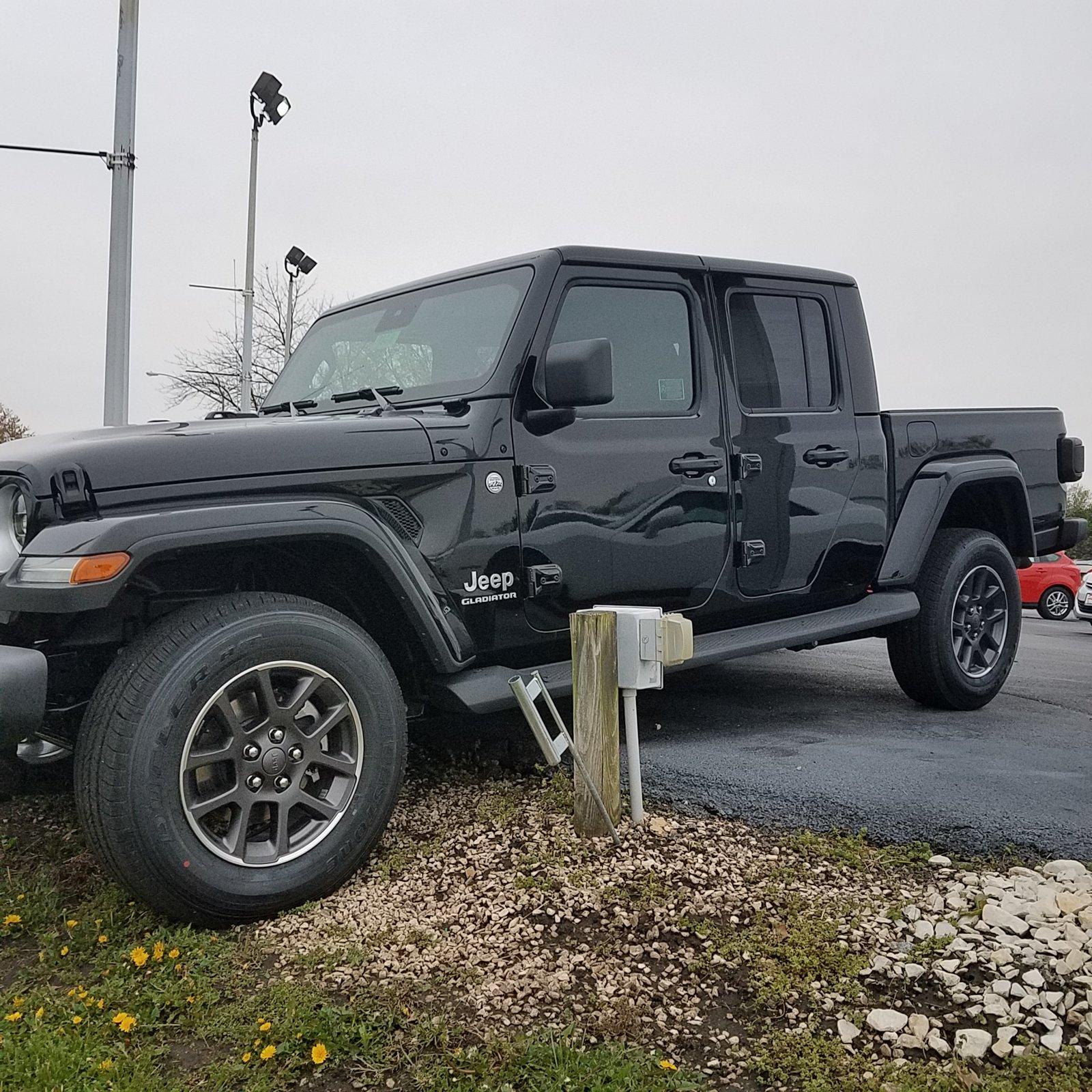 Jeep Gladiator Hard Top on Black Gladiator 20190429_190146