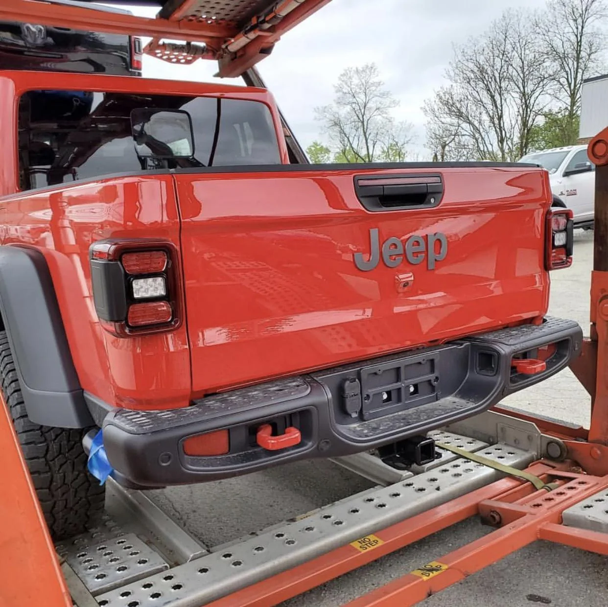 Jeep Gladiator FIRECRACKER RED Gladiator JT Club 66FD2613-0F5E-4C40-80E3-352DA74A367E