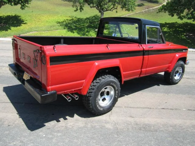 Jeep Gladiator BRIGHT WHITE Gladiator JT Club 1968-jeep-gladiator-kaiser-j2000-pick-up-truck-rare-collectible-11