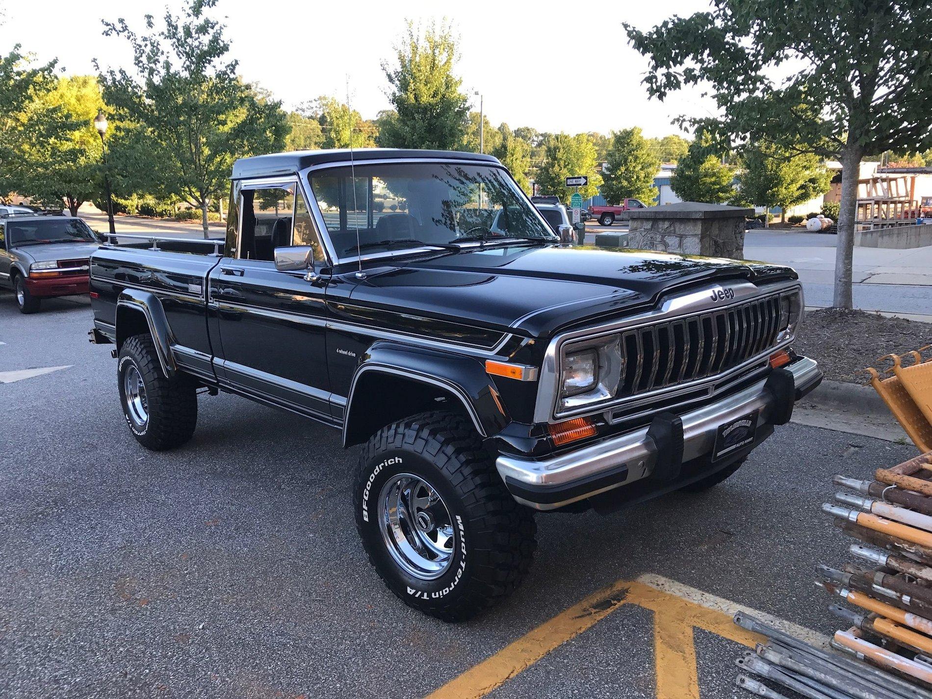 Jeep Gladiator 'Retro' Graphics Option? laredo