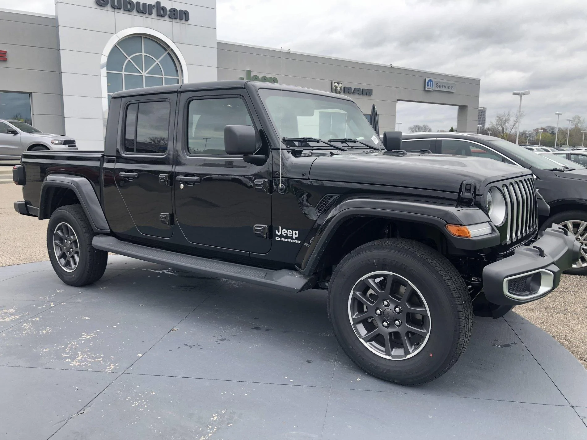 Jeep Gladiator BLACK Gladiator JT Club 86E14E26-3B8C-430C-9D93-AB569A4B3CC1