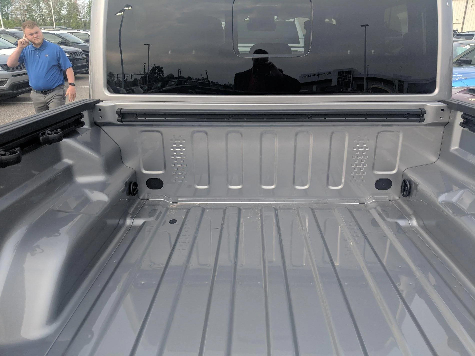 Jeep Gladiator BILLET SILVER Gladiator JT Club 142FEEA4-B9BE-4FC3-8FDC-0CCDB4C05D4A