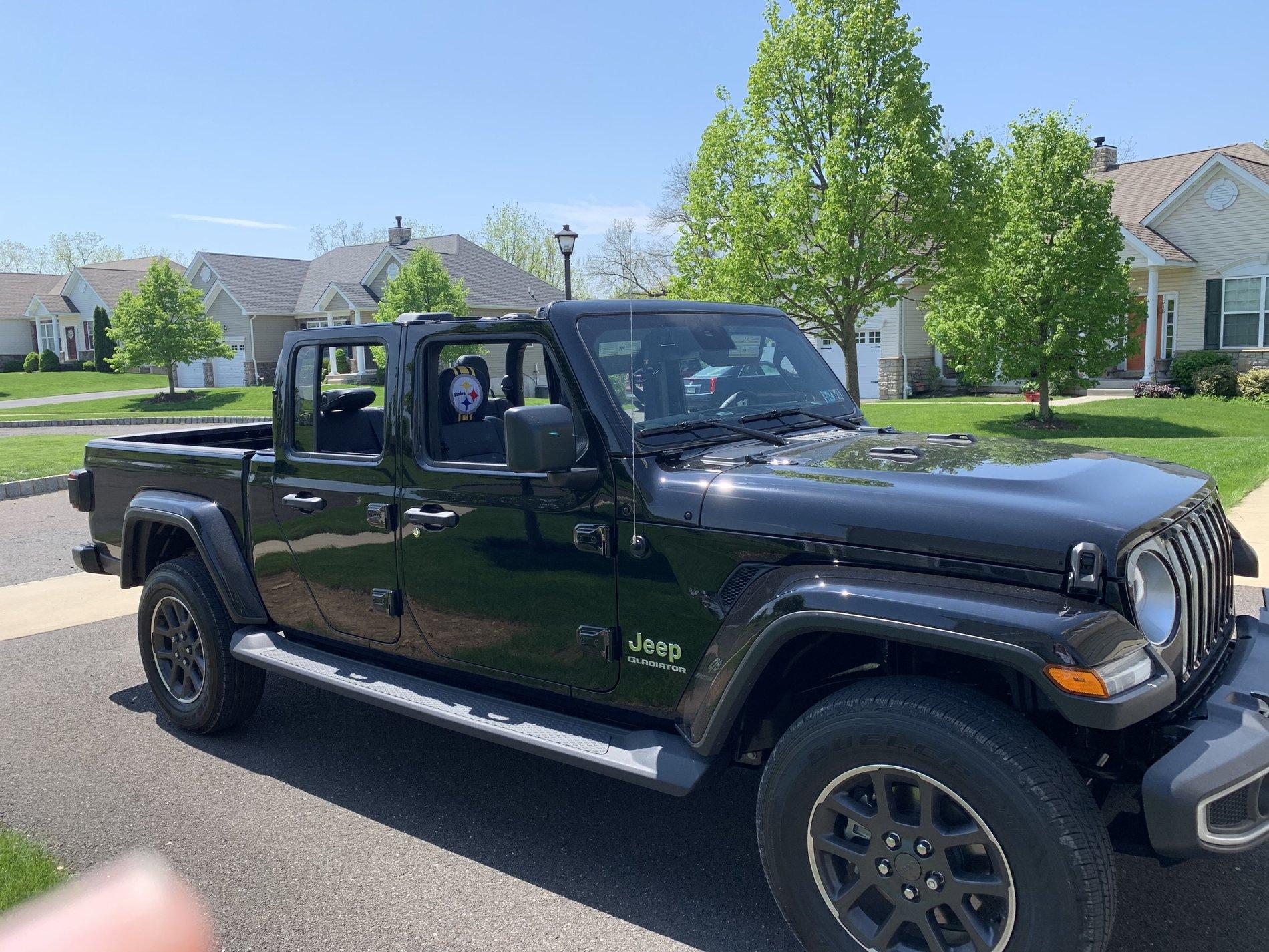 Jeep Gladiator BLACK Gladiator JT Club 7FB5167C-73AB-48AA-A04C-1766B16C4E3C