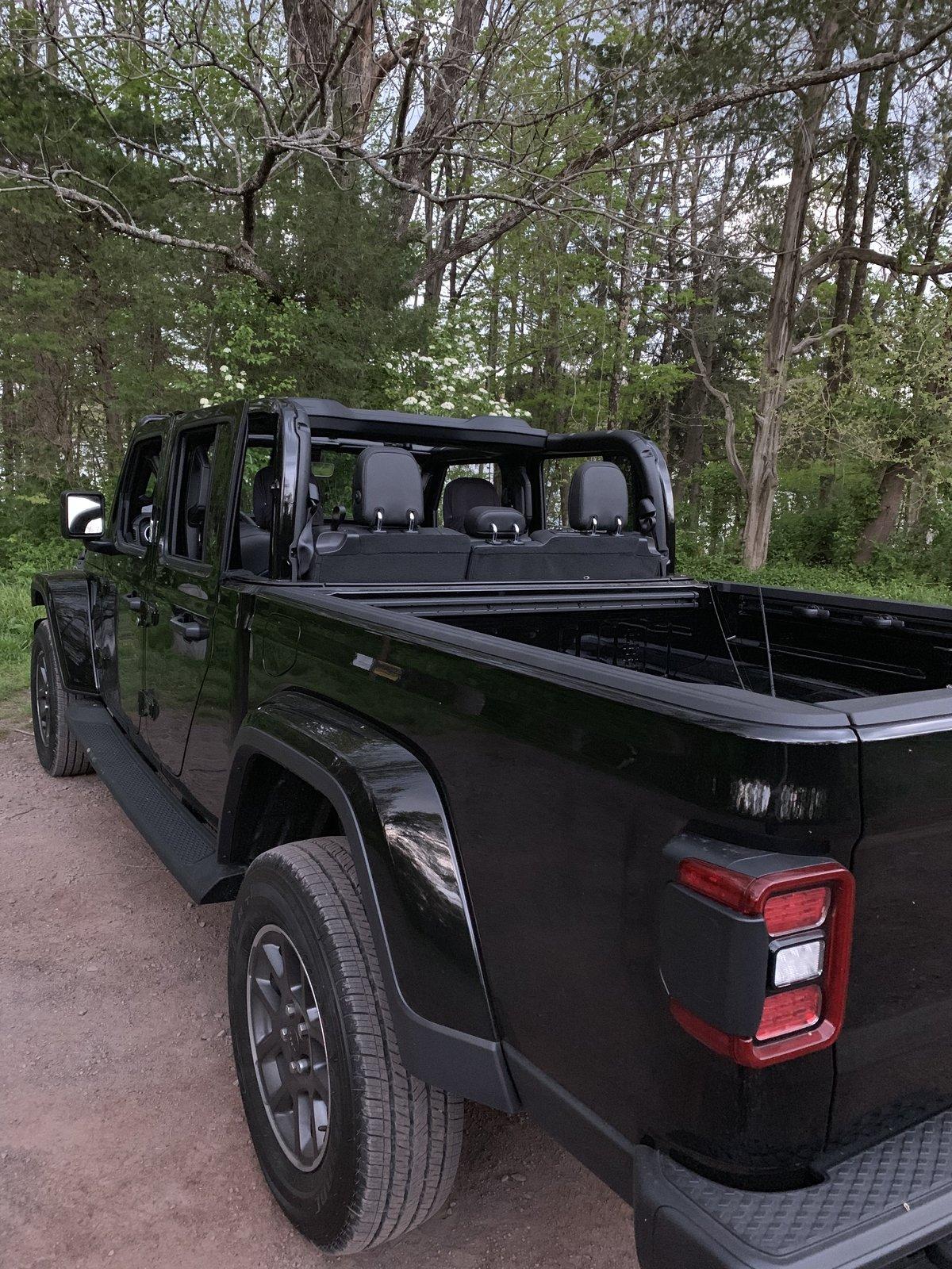 Jeep Gladiator BLACK Gladiator JT Club BB24DCBB-4CF4-4C4C-B7E7-6B9B5DC44636