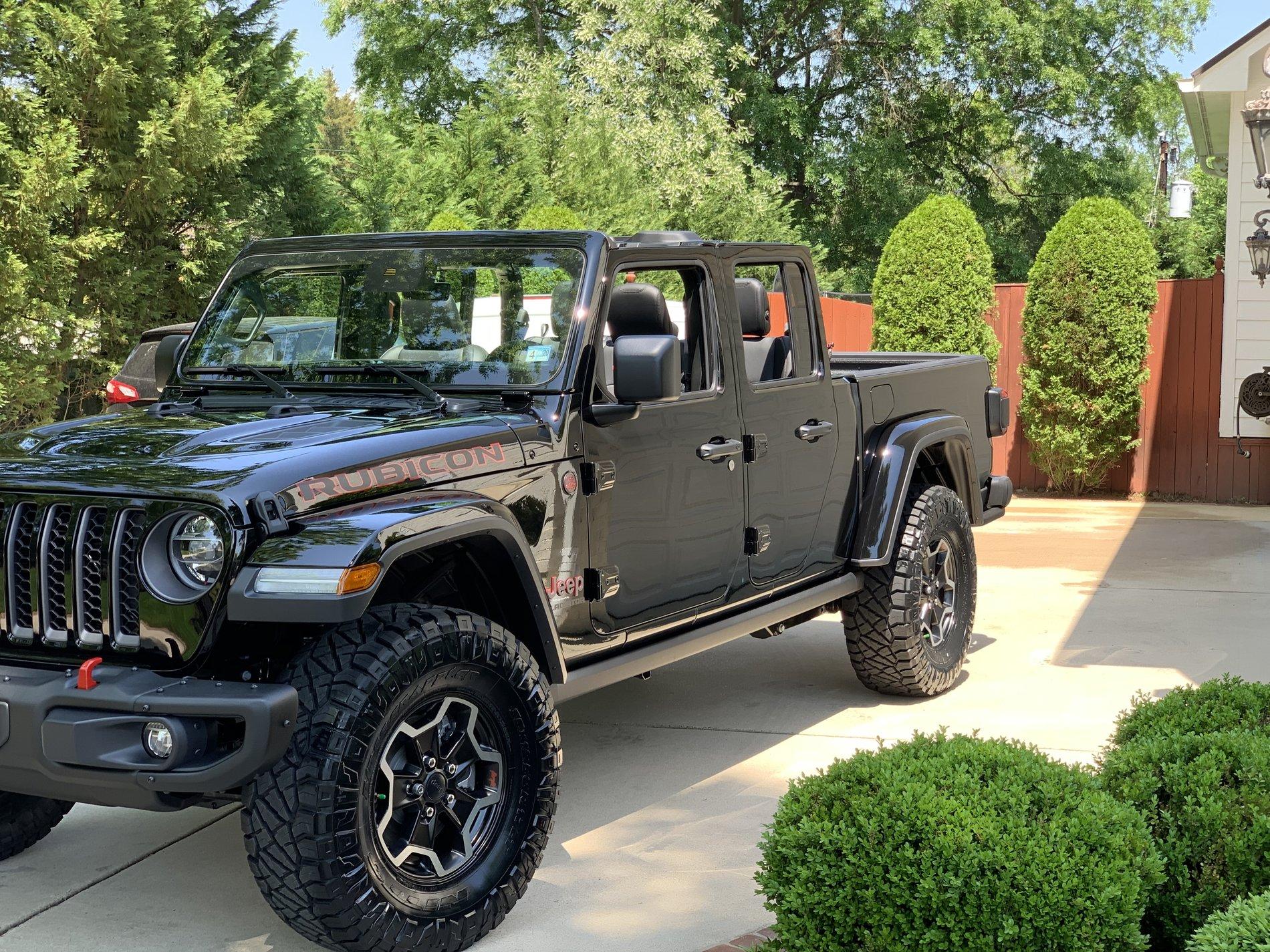 Jeep Gladiator BLACK Gladiator JT Club F08B08C0-8C90-4CF5-8967-054E0CEBB9D7