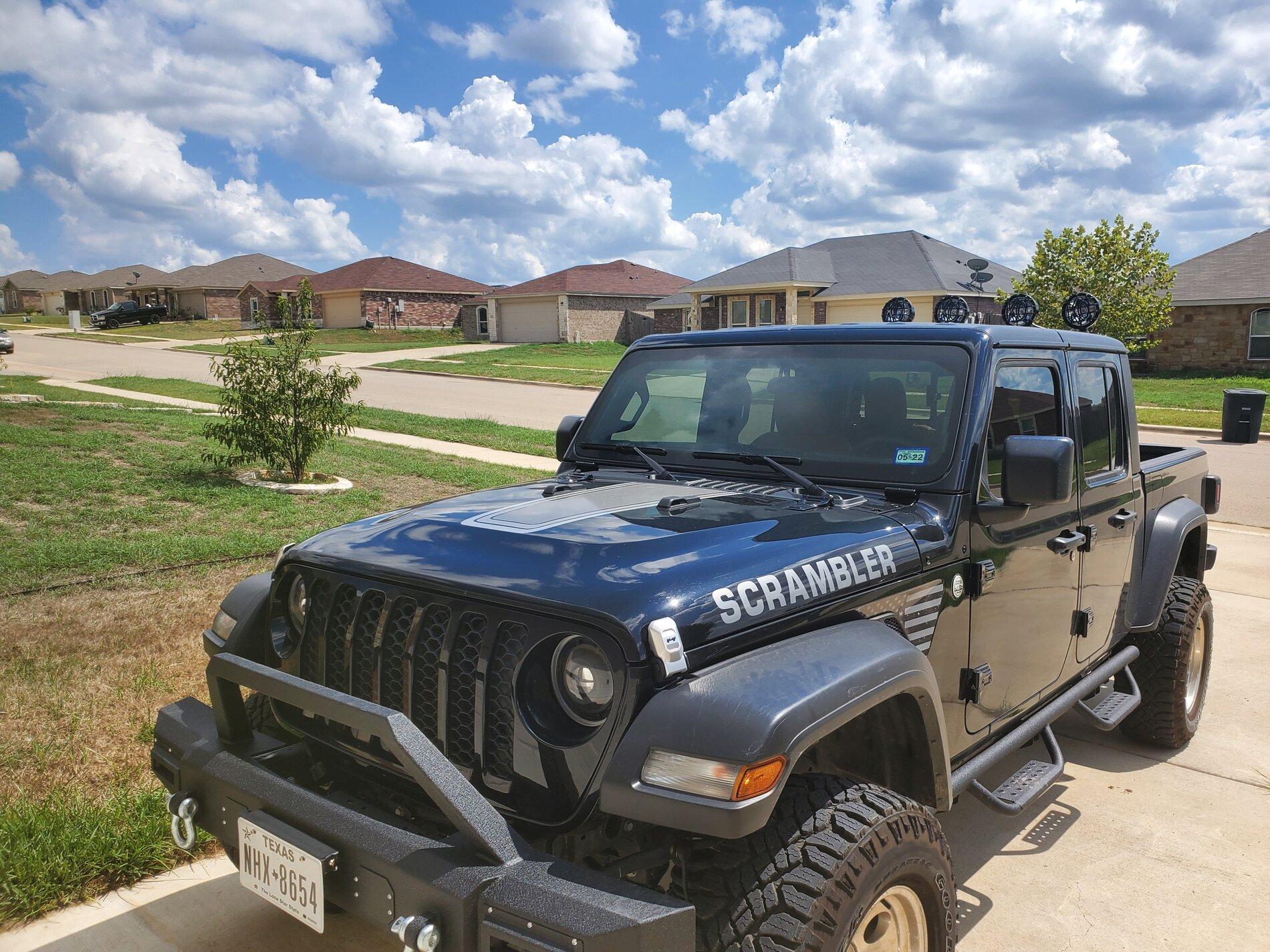 Jeep Gladiator Show me your Granite Cystal Metallic with Satin Grill 20200912_145713