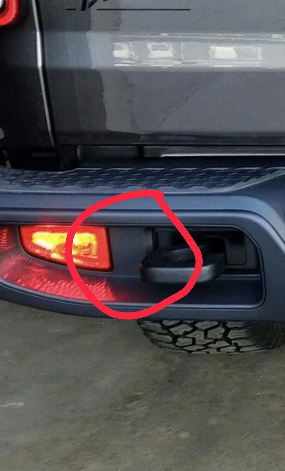 Jeep Gladiator Question for Non-US Owners- Rear bumper reflectors Screenshot_20201210-072150__01__01