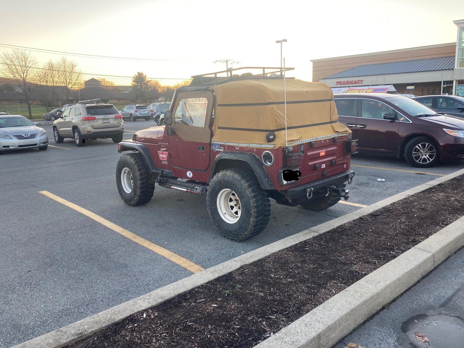 Jeep Gladiator Jeeps Parking Next To Jeeps IMG_1382