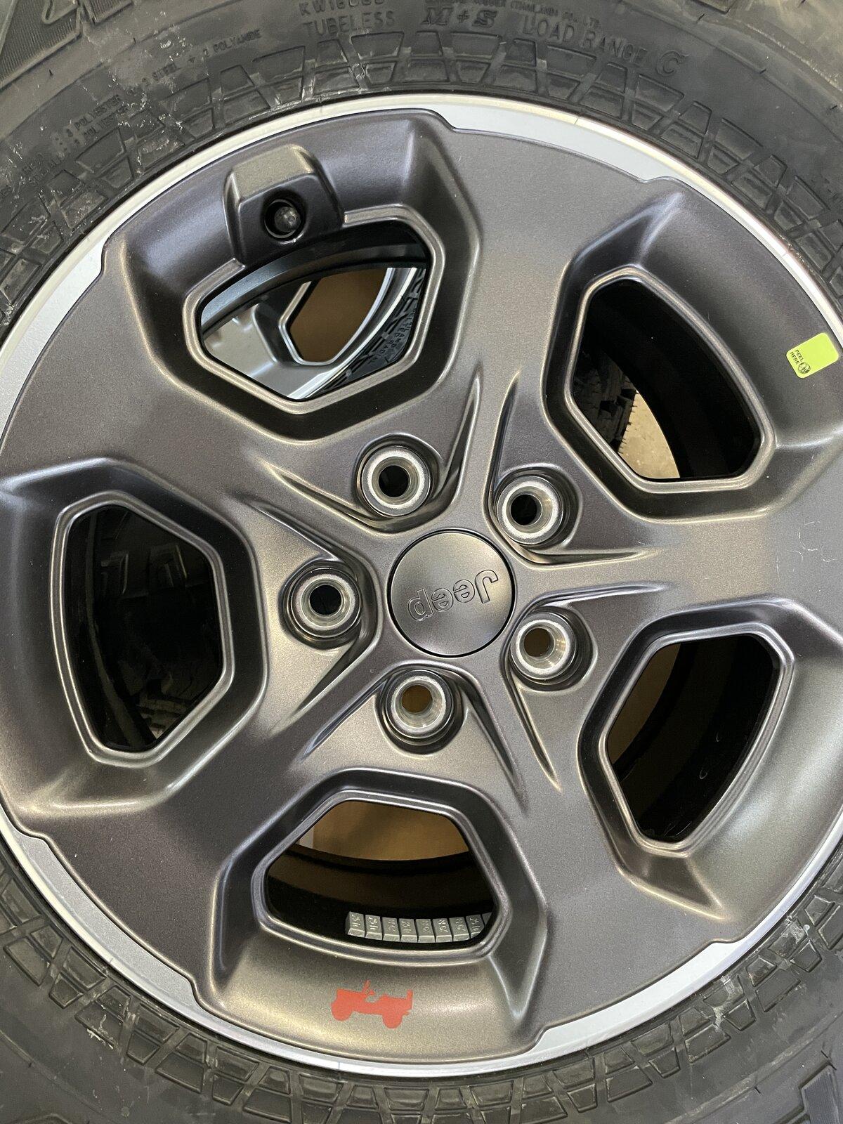 Jeep Gladiator 33" M/T Jeep Gladiator OEM Wheels with M/T Tires IMG_1246.JPG
