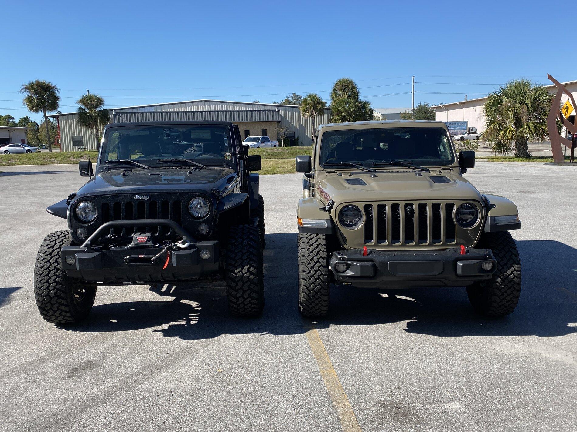 Jeep Gladiator Jeeps Parking Next To Jeeps IMG_0106.JPG