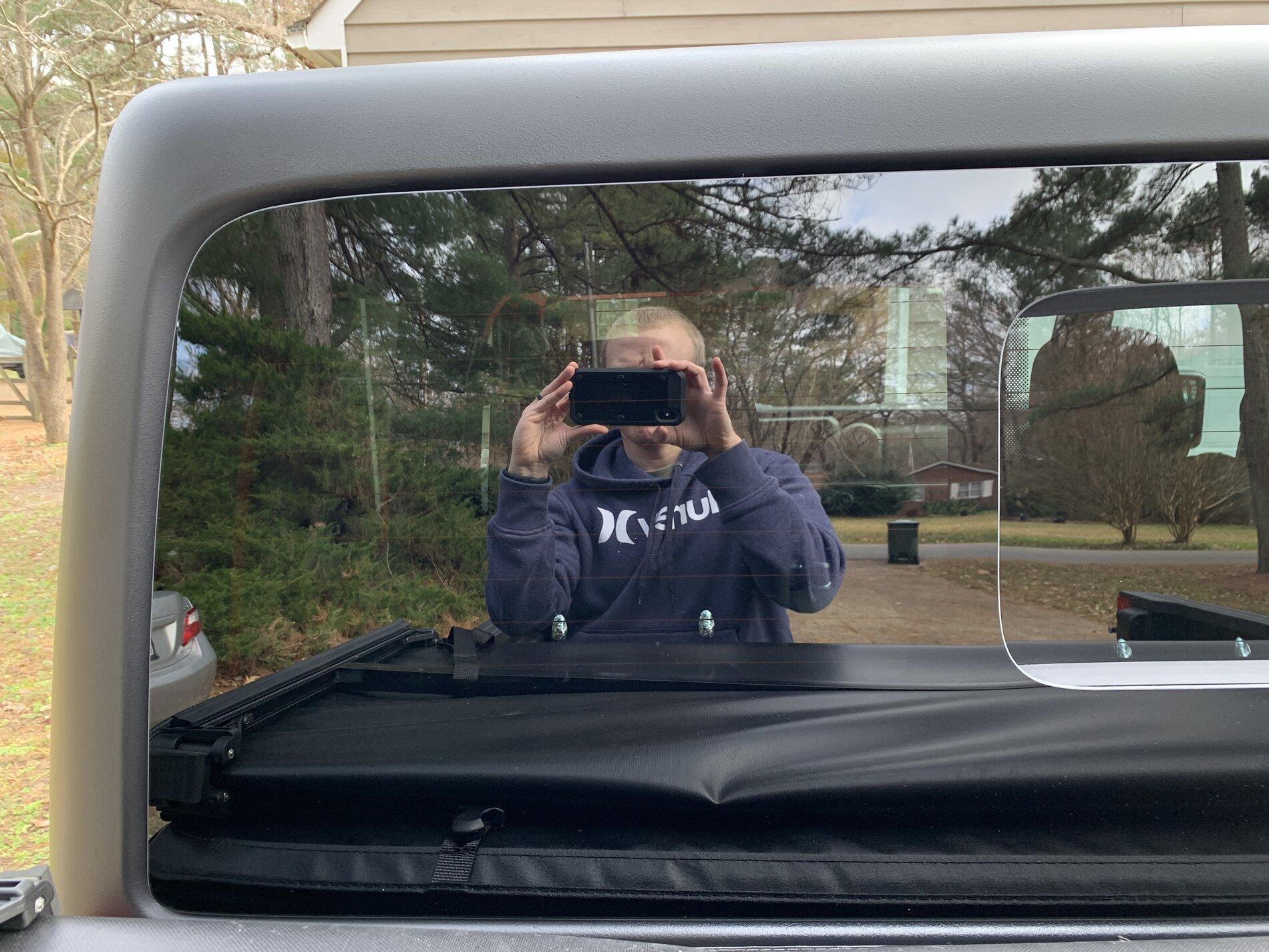 Jeep Gladiator Glass Shards Everywhere & Scratched Up Hardtop From Back Glass Replacement 2