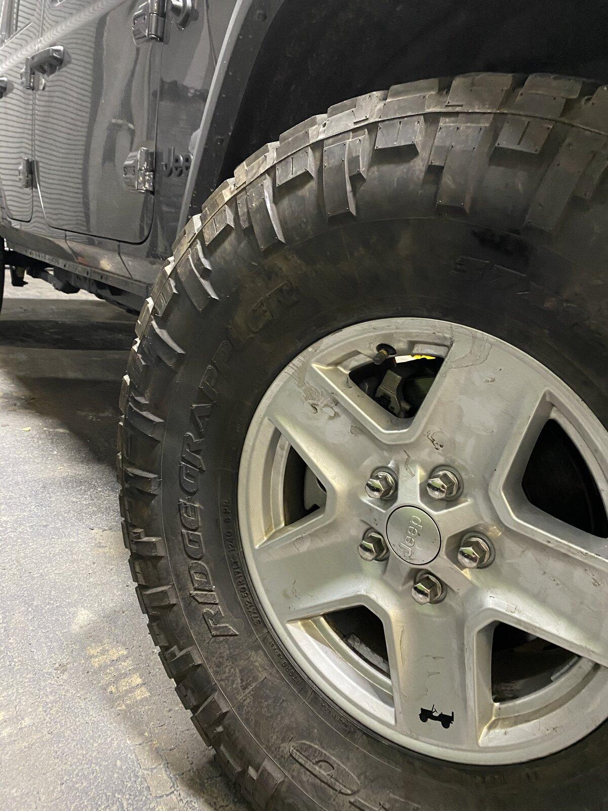 Jeep Gladiator 37” nitto ridge grapplers on gladiator sport s wheels A1D28ED2-44CD-4BE6-9F5B-A344438B1146