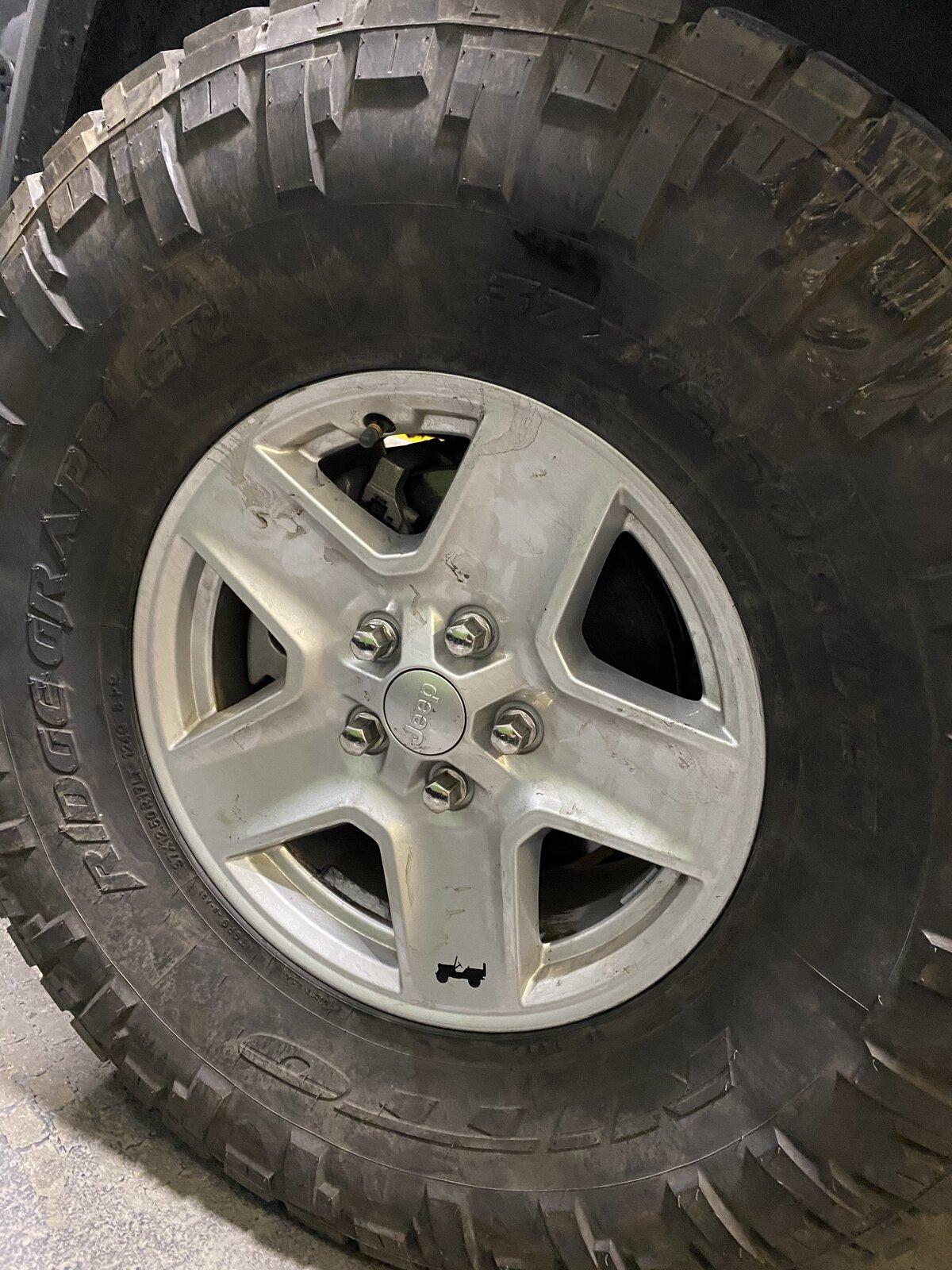 Jeep Gladiator 37” nitto ridge grapplers on gladiator sport s wheels C180FB65-D792-41C1-99F2-E44FC05D2D96