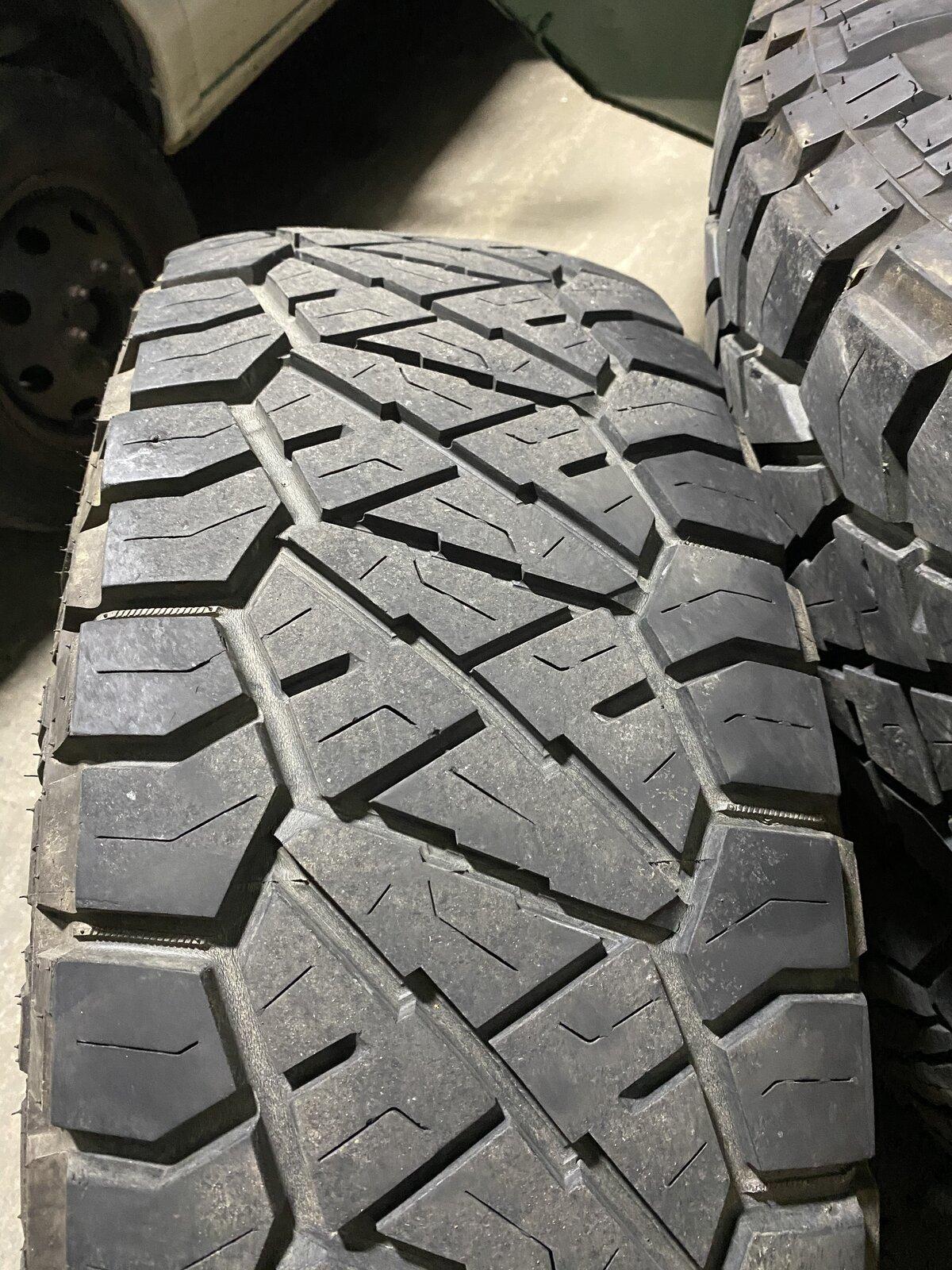 Jeep Gladiator 37” nitto ridge grapplers on gladiator sport s wheels DF58A426-ADD7-4F54-8EED-47755CE484D8