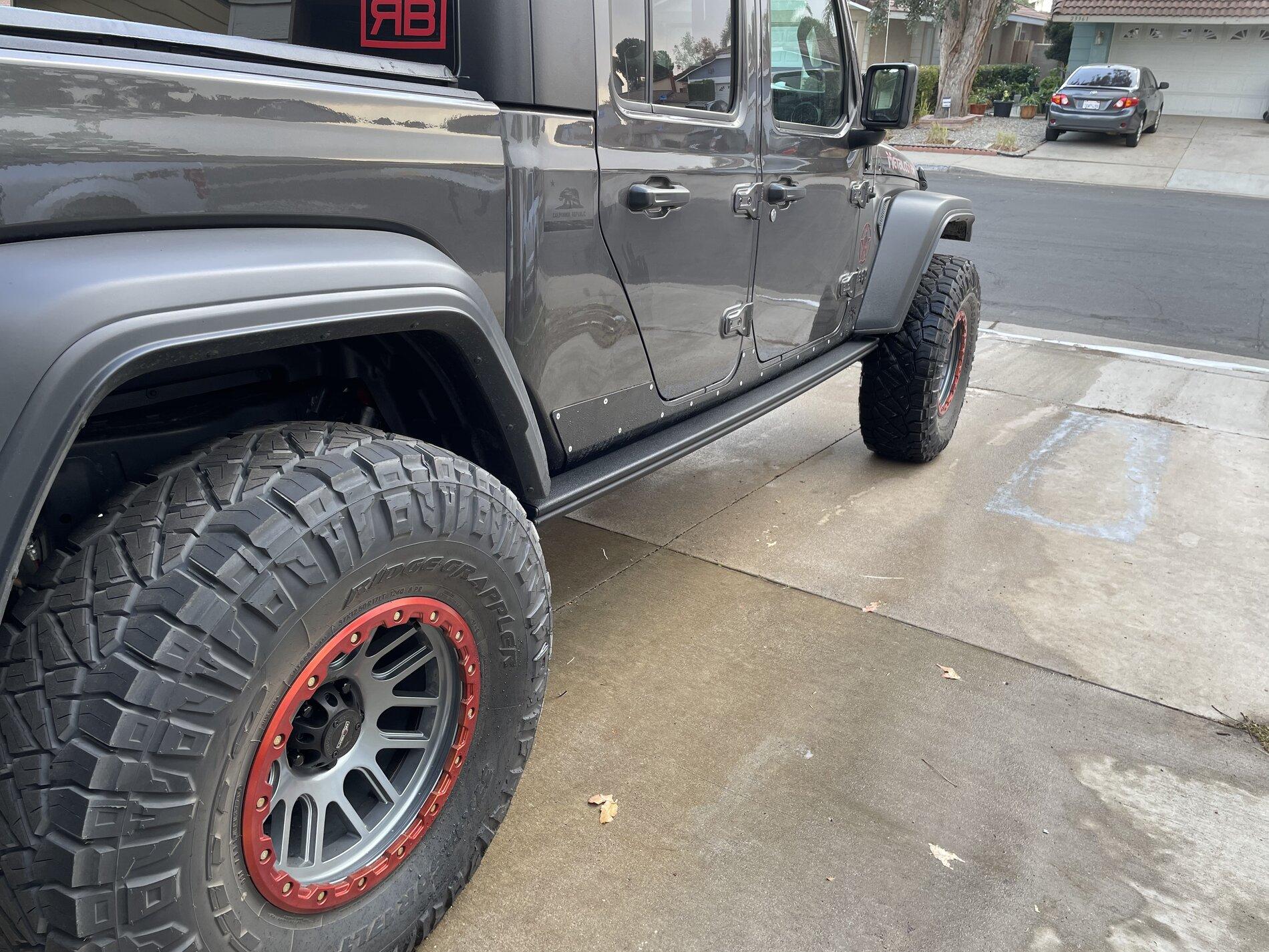 Jeep Gladiator Mopar Extended Performance Rock Rails Installed 83F5050B-B889-484F-A01B-898C85FA80FA