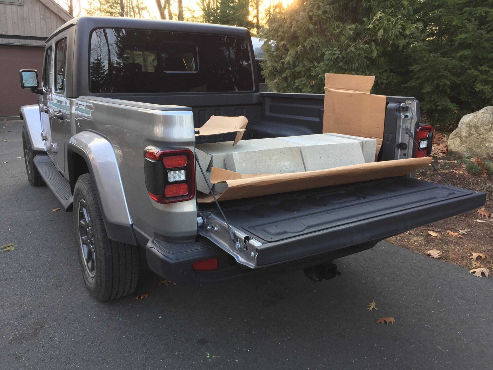 Jeep Gladiator Air Bags and Towing Airstream 16' IMG_013952.JPG