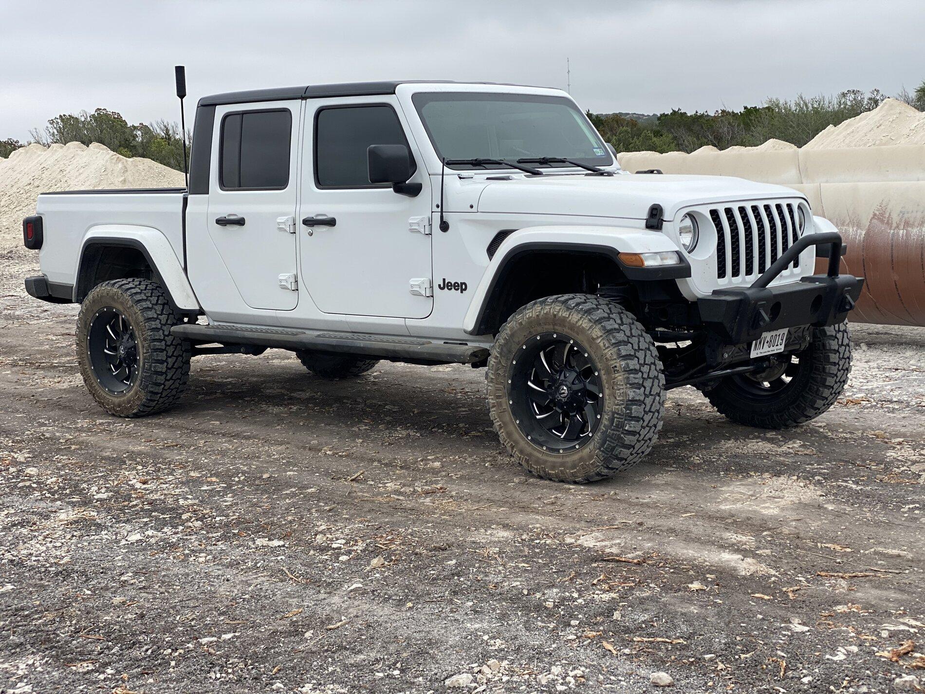 Jeep Gladiator BRIGHT WHITE Gladiator JT Club 050CDE23-9793-4A61-998A-412B3DA05C64