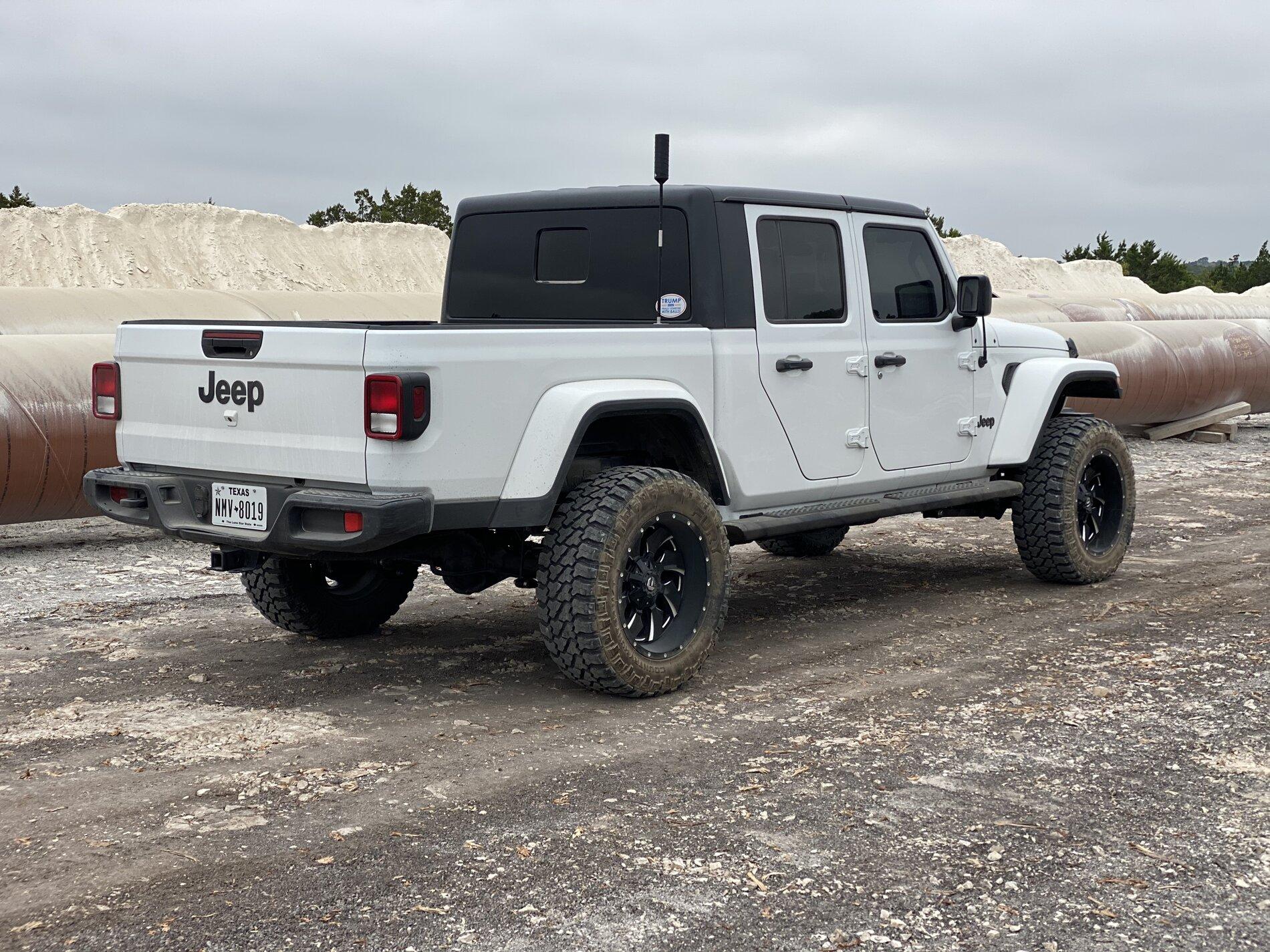 Jeep Gladiator BRIGHT WHITE Gladiator JT Club 146A59A4-5982-4899-B47D-129109375479