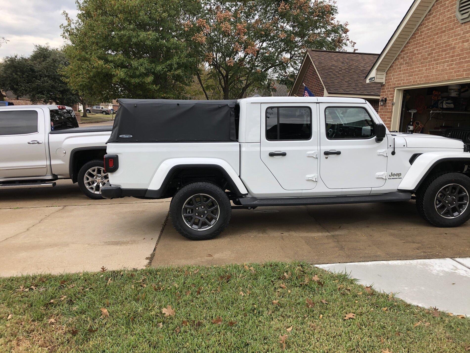 Jeep Gladiator BRIGHT WHITE Gladiator JT Club 23F1F44E-FC06-4BAB-8593-B49378C0560C