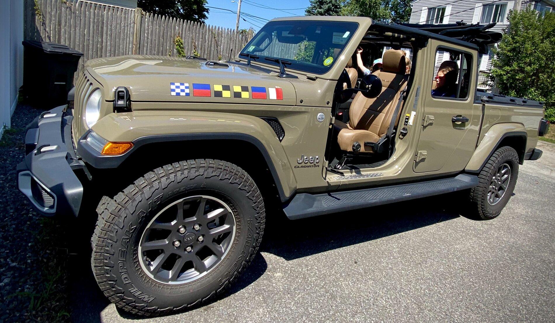 Jeep Gladiator Questioning Saddle brown interior 0FA02A9F-5A54-4B25-8DC1-547FB003F851