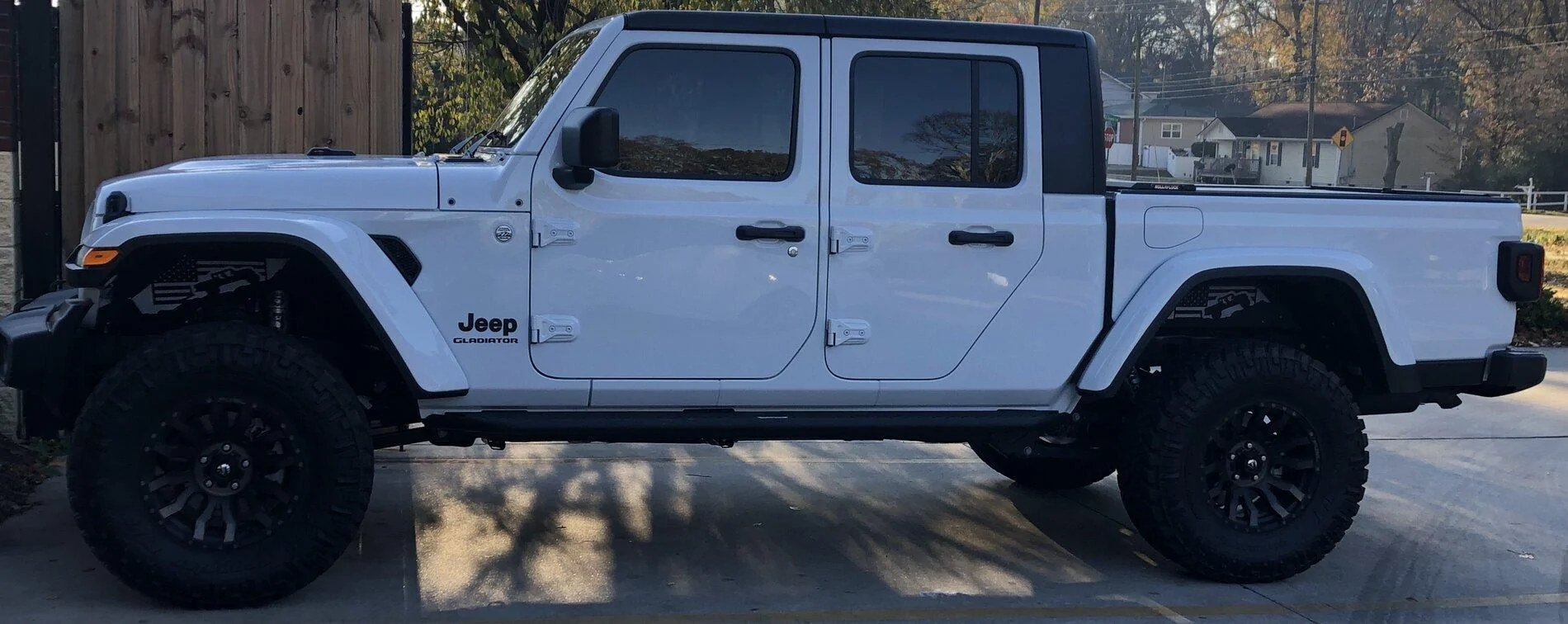 Jeep Gladiator BRIGHT WHITE Gladiator JT Club D7903FFD-6A28-40F5-906D-02A737A24D27