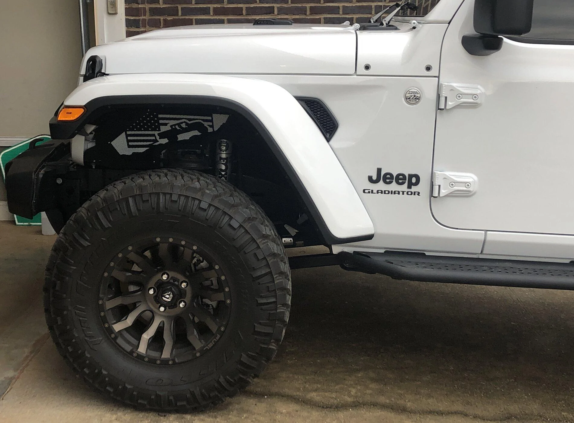 Jeep Gladiator BRIGHT WHITE Gladiator JT Club 16E67B45-2E06-424C-A9E5-D18045220736