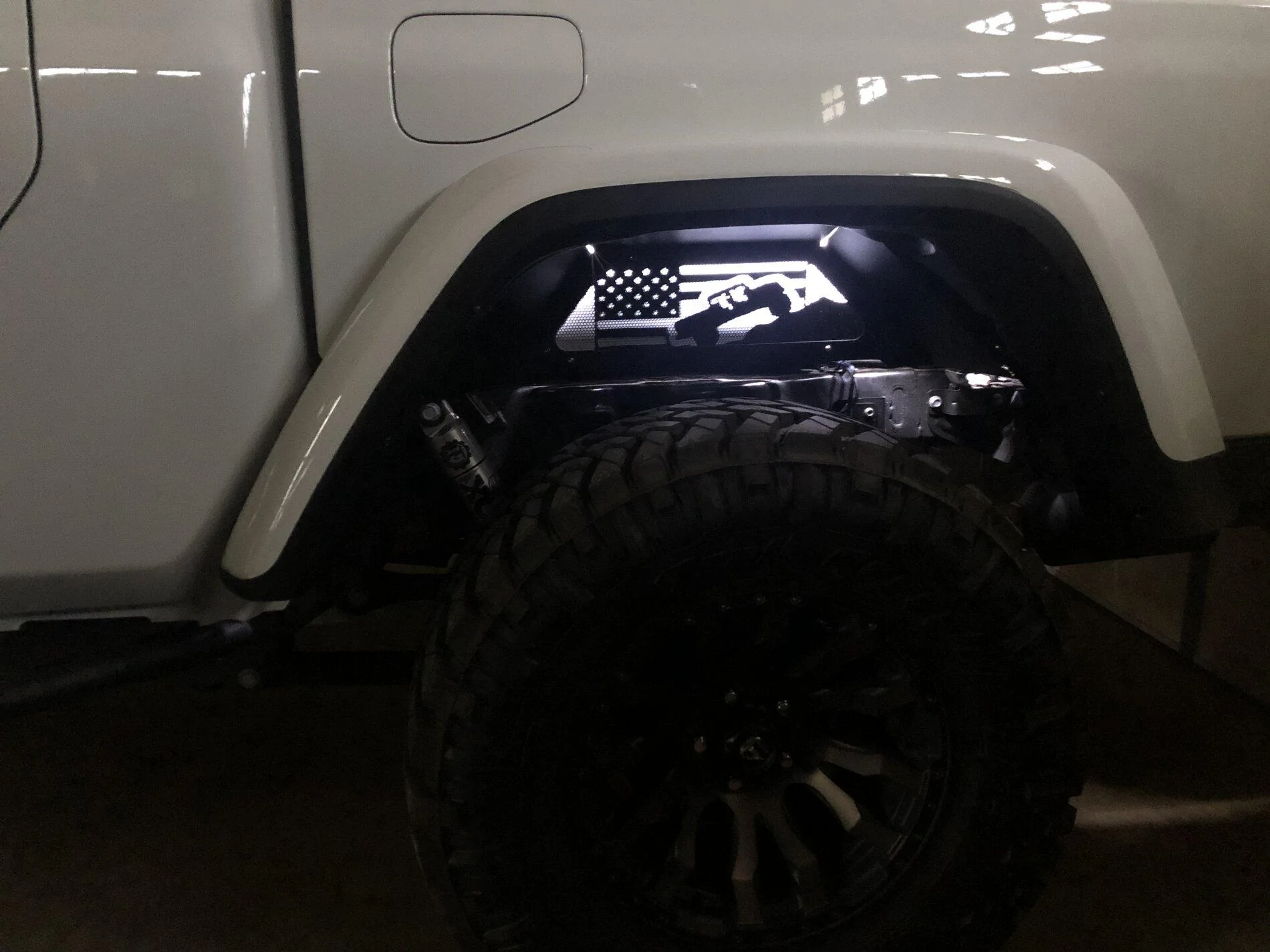 Jeep Gladiator BRIGHT WHITE Gladiator JT Club 363F86B1-1EE7-44A3-9C7E-5D887C8E1334