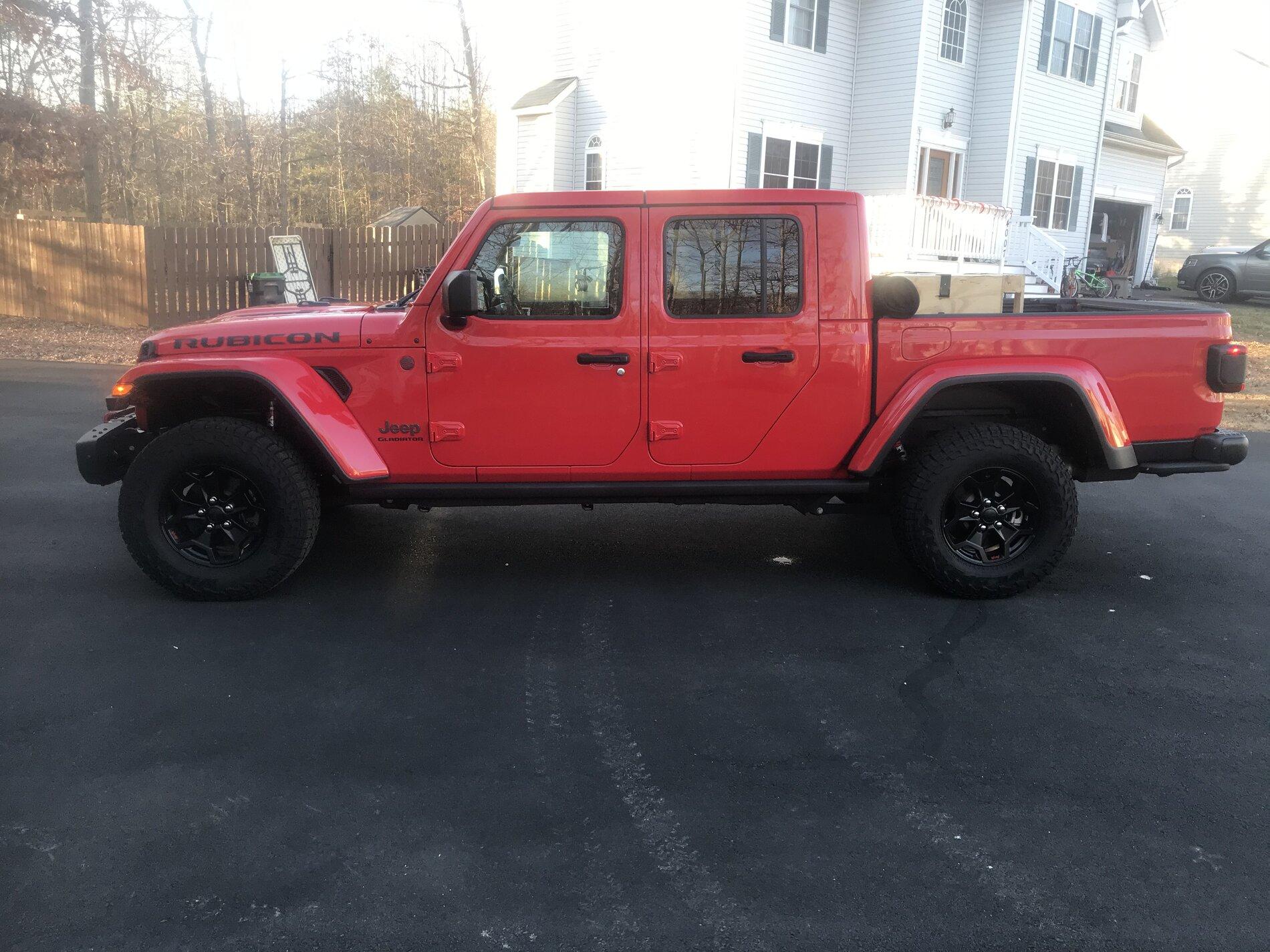 Jeep Gladiator FIRECRACKER RED Gladiator JT Club F490CCE1-BC8A-4BEE-9D4C-EA5C7CD914EF