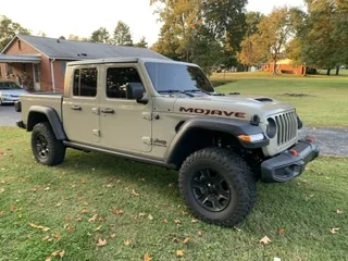Jeep Gladiator She’s a bute Clark - meet Mojo 5E2117E7-1235-4814-BD4B-20025E869684