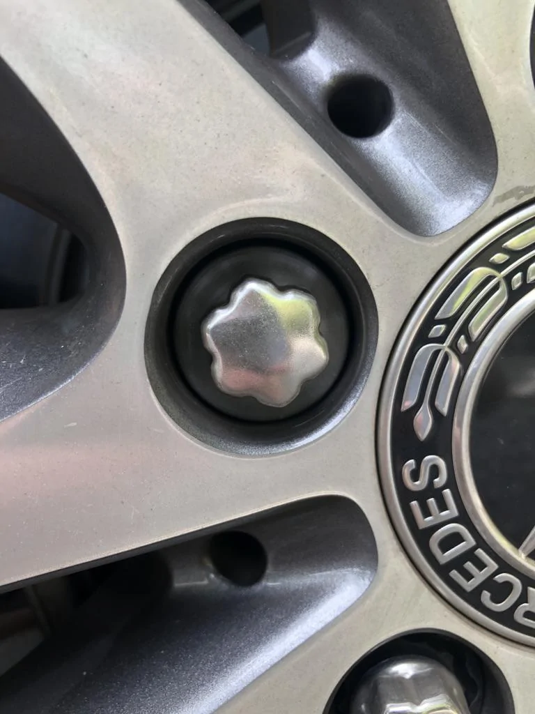 Jeep Gladiator Wheel locks that dont look like wheel locks? 634E8602-D6D7-4F7D-A27B-B624A8BA1B5F_1_105_c