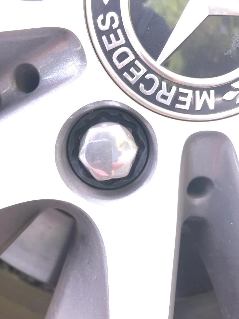 Jeep Gladiator Wheel locks that dont look like wheel locks? A2D00766-224E-4B55-AAB4-1569FF82DFB2_1_105_c