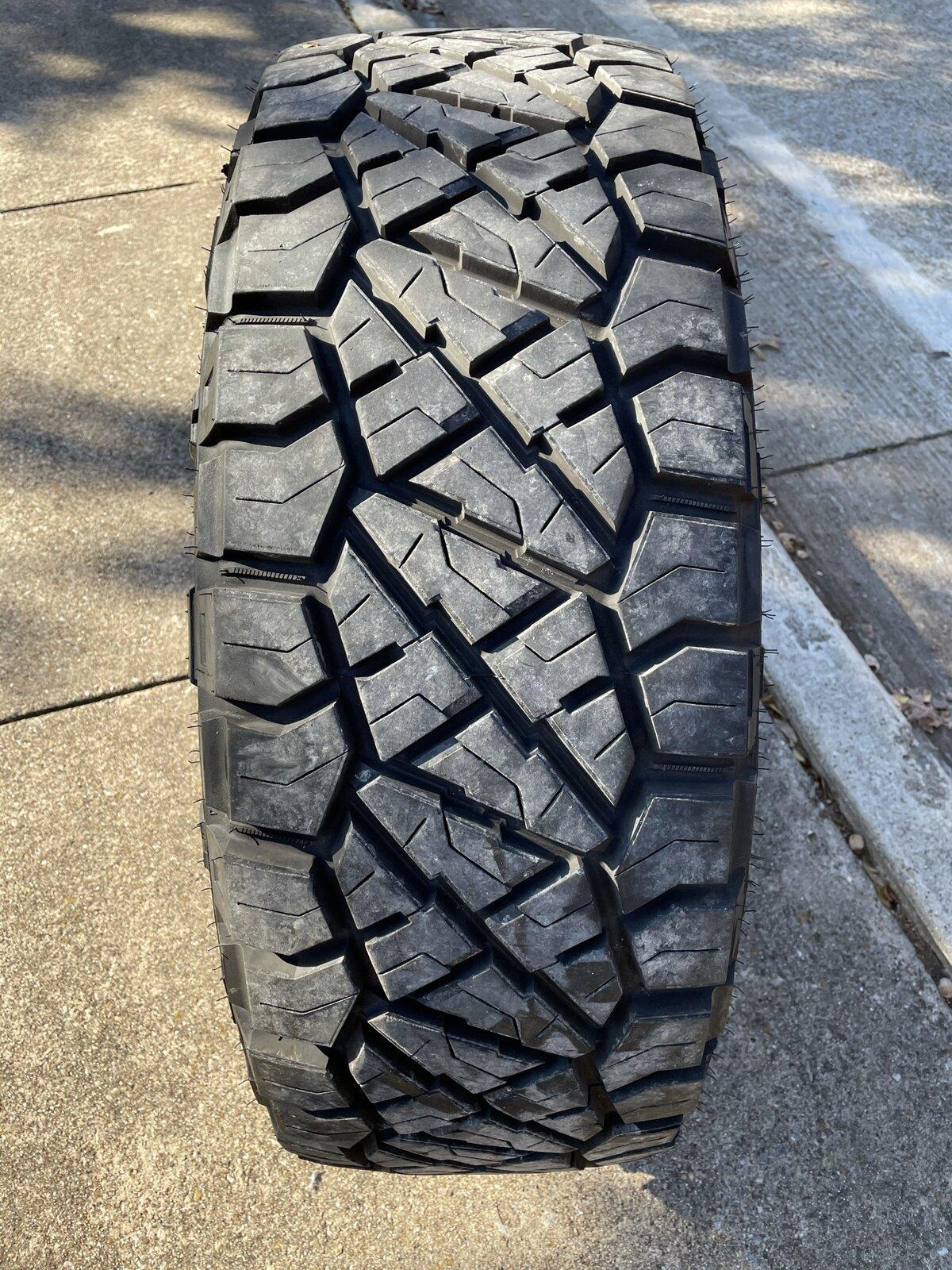 Jeep Gladiator 37x12.50x17 Nitto Ridge Grapplers (4 tires) IMG_0679.JPEG