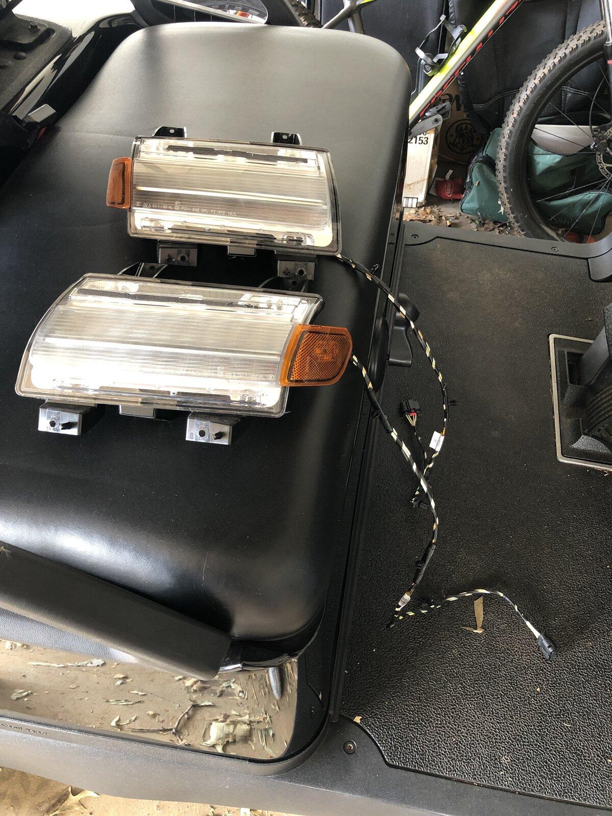 Jeep Gladiator Front OEM led DRL and marker lights image