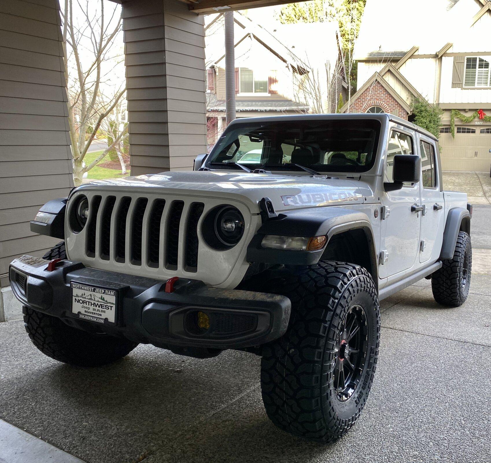 Jeep Gladiator BRIGHT WHITE Gladiator JT Club 68488852-8C94-422B-89EC-CA51FD5875FD