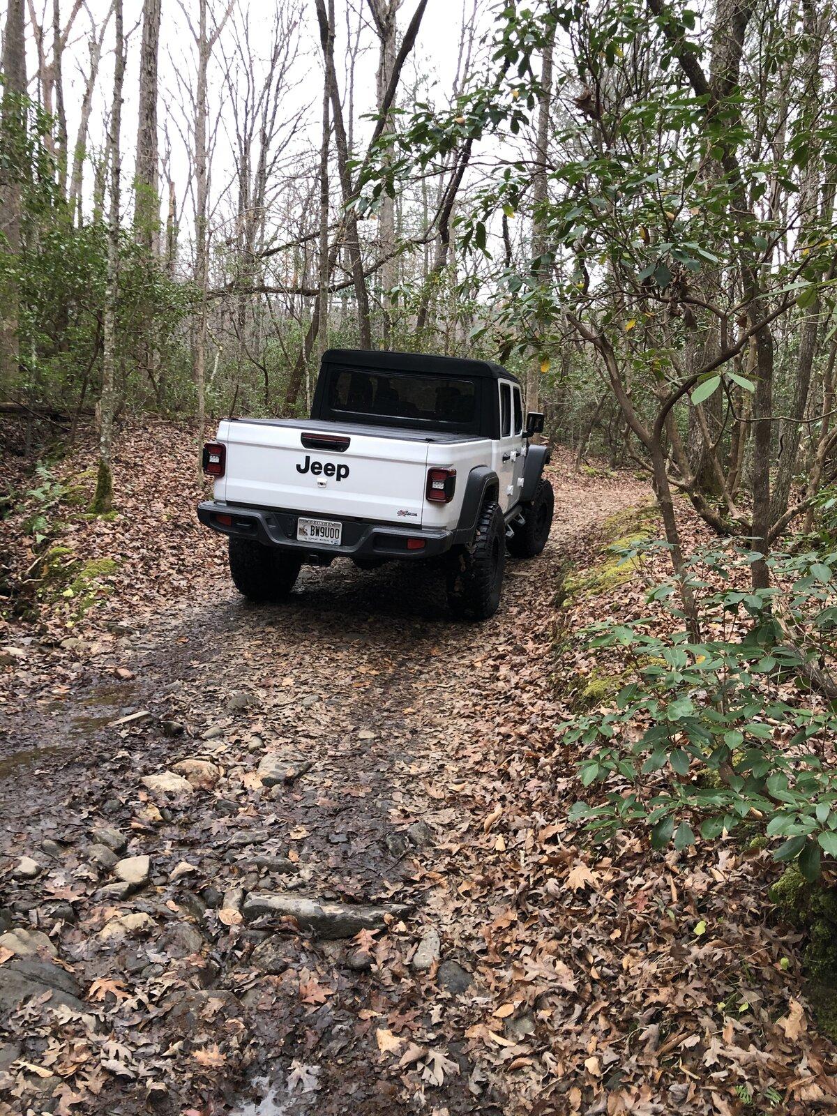 Jeep Gladiator BRIGHT WHITE Gladiator JT Club 15F9AAC0-3541-4D11-8329-CDBAB258AD83