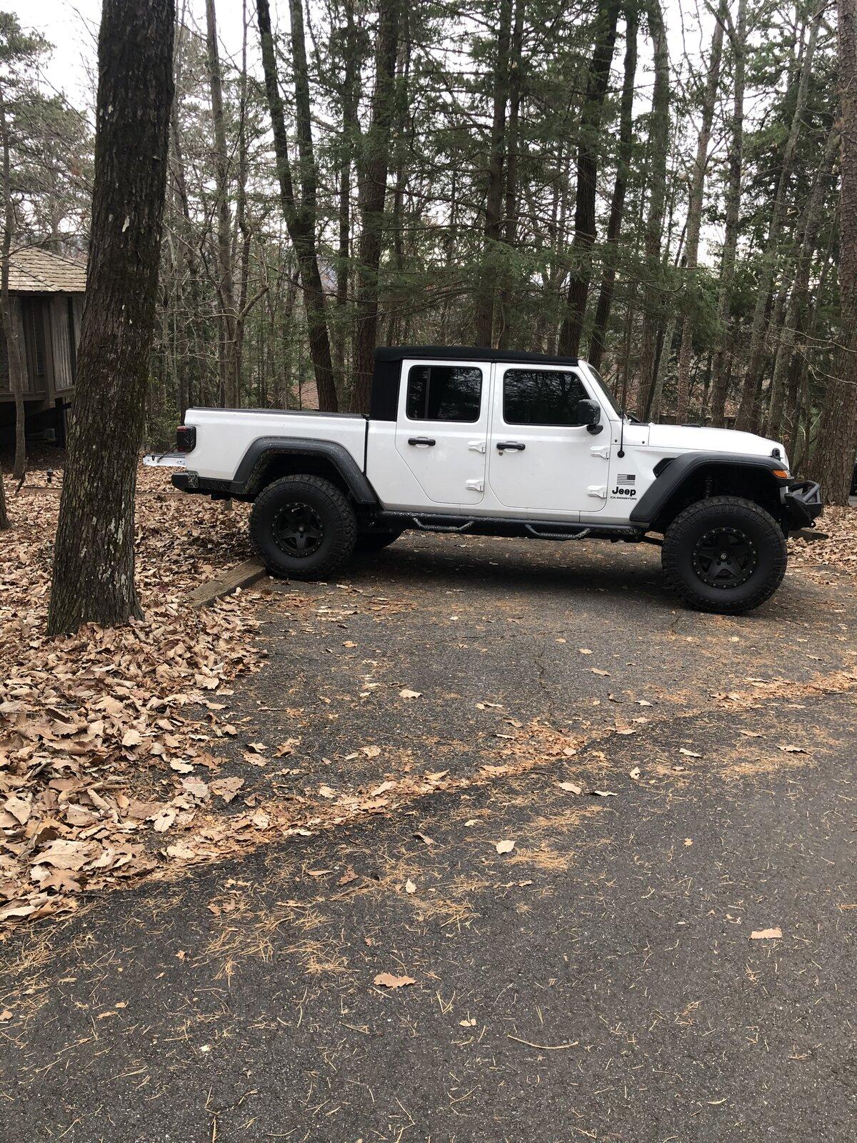 Jeep Gladiator BRIGHT WHITE Gladiator JT Club C97394D1-ED3A-4282-AEF1-03C103C3EA9D