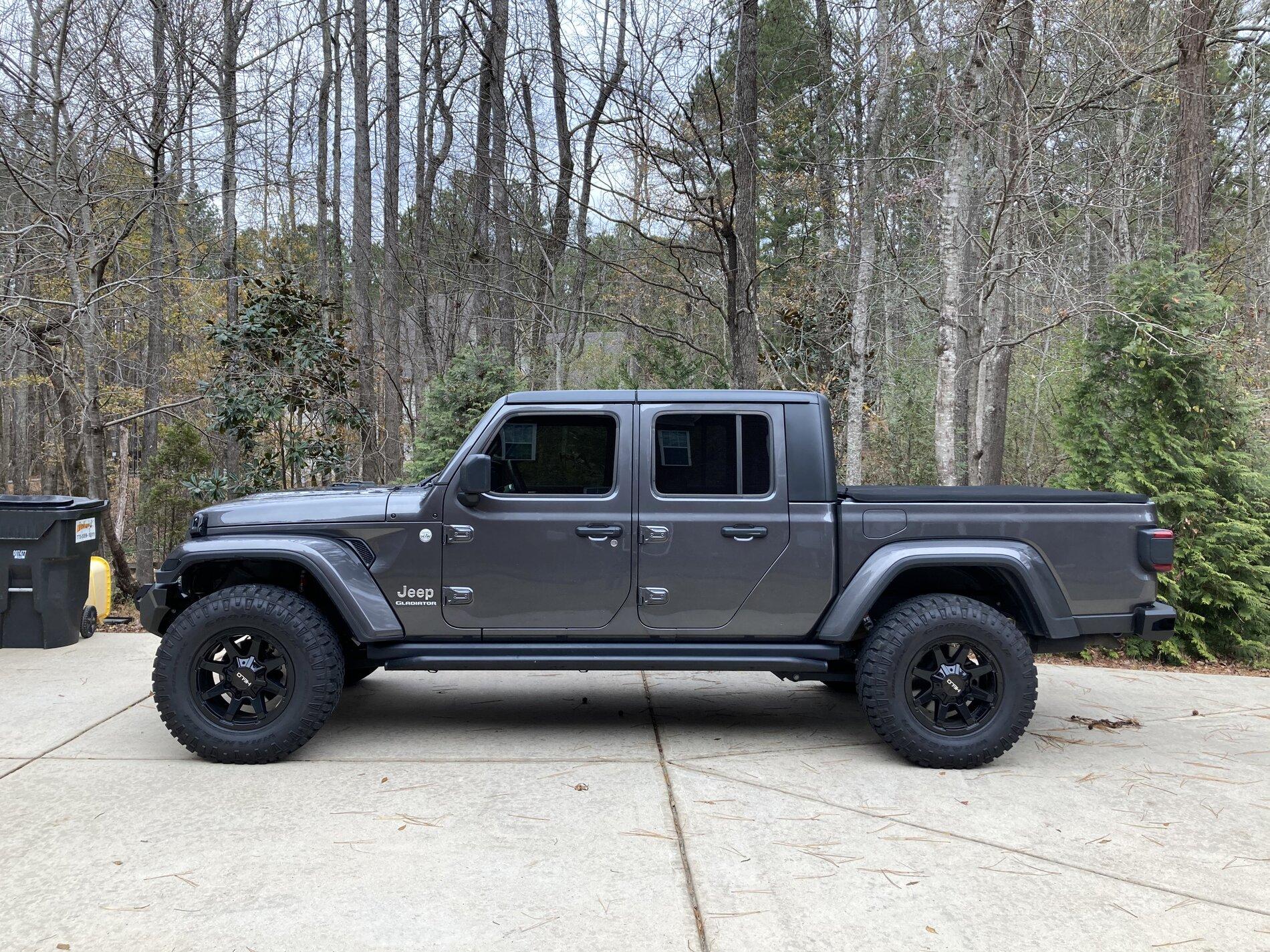 Jeep Gladiator The Overcon 73785441-A91F-4BB4-99CE-E113E370A204