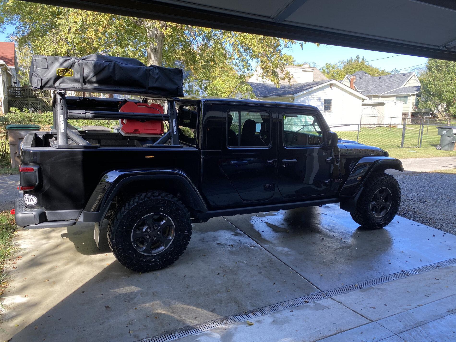 Jeep Gladiator Yakima Overhaul HD Bedrack w/ extras PRICE DROP 2A836C44-9D18-407A-BE42-606442A3BC2D