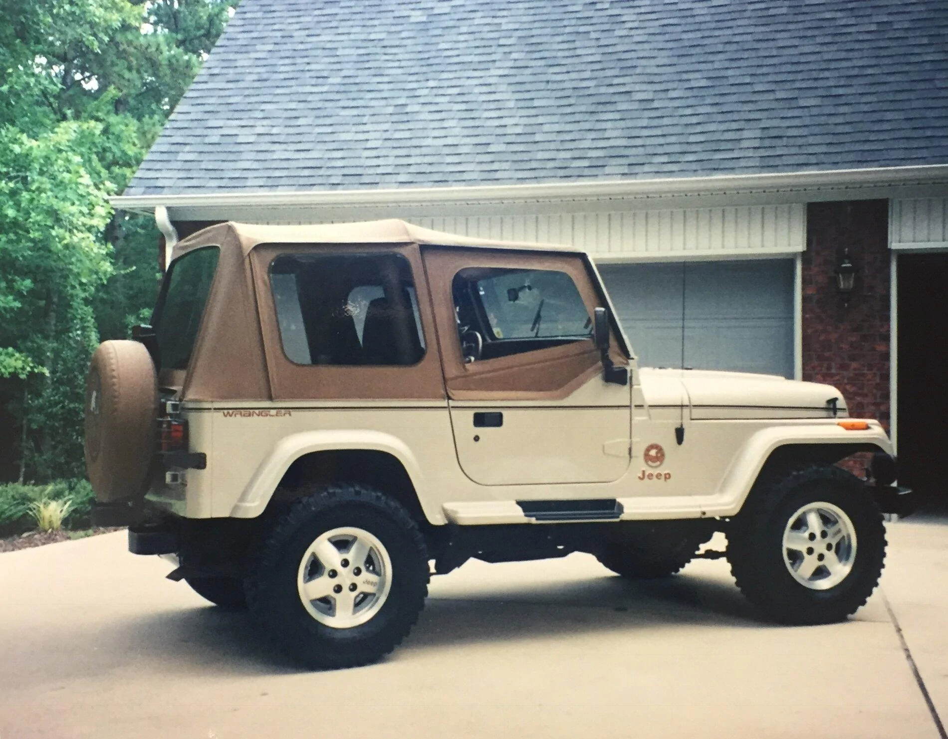 Jeep Gladiator Old School Jeeps 5A95F651-A8B9-4F8E-8625-8B32F191C195