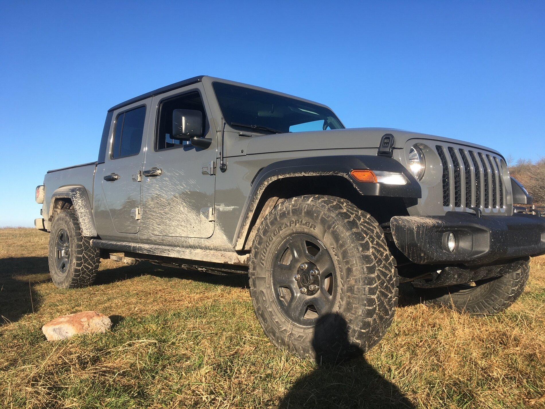 Jeep Gladiator 275/80R17 (35x11) Pictures Anyone?? tires5
