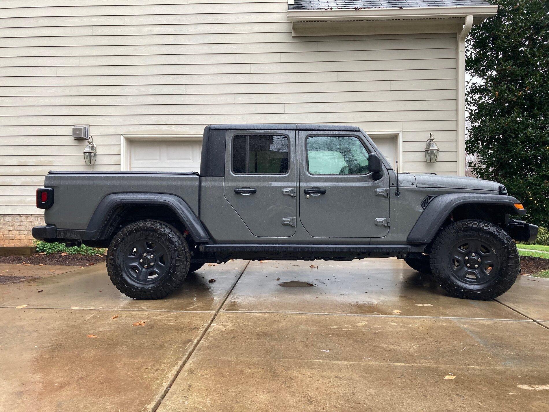 Jeep Gladiator 275/80R17 (35x11) Pictures Anyone?? tires6