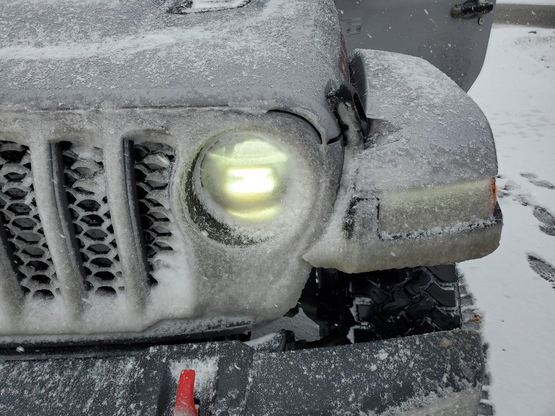 Jeep Gladiator LED Headlights are dangerous in snow/ice storm 20201216_123202