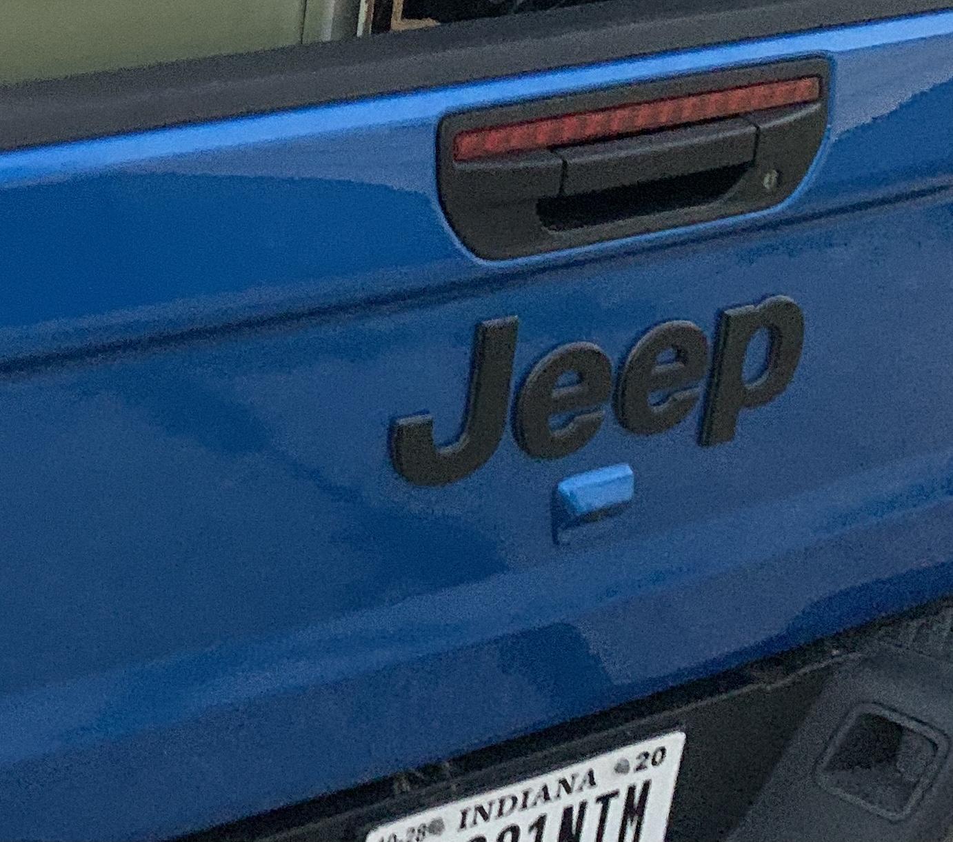 Jeep Gladiator JEEP Tailgate letters 60E94866-202D-43D5-B2E6-9C1DFA20FC3B