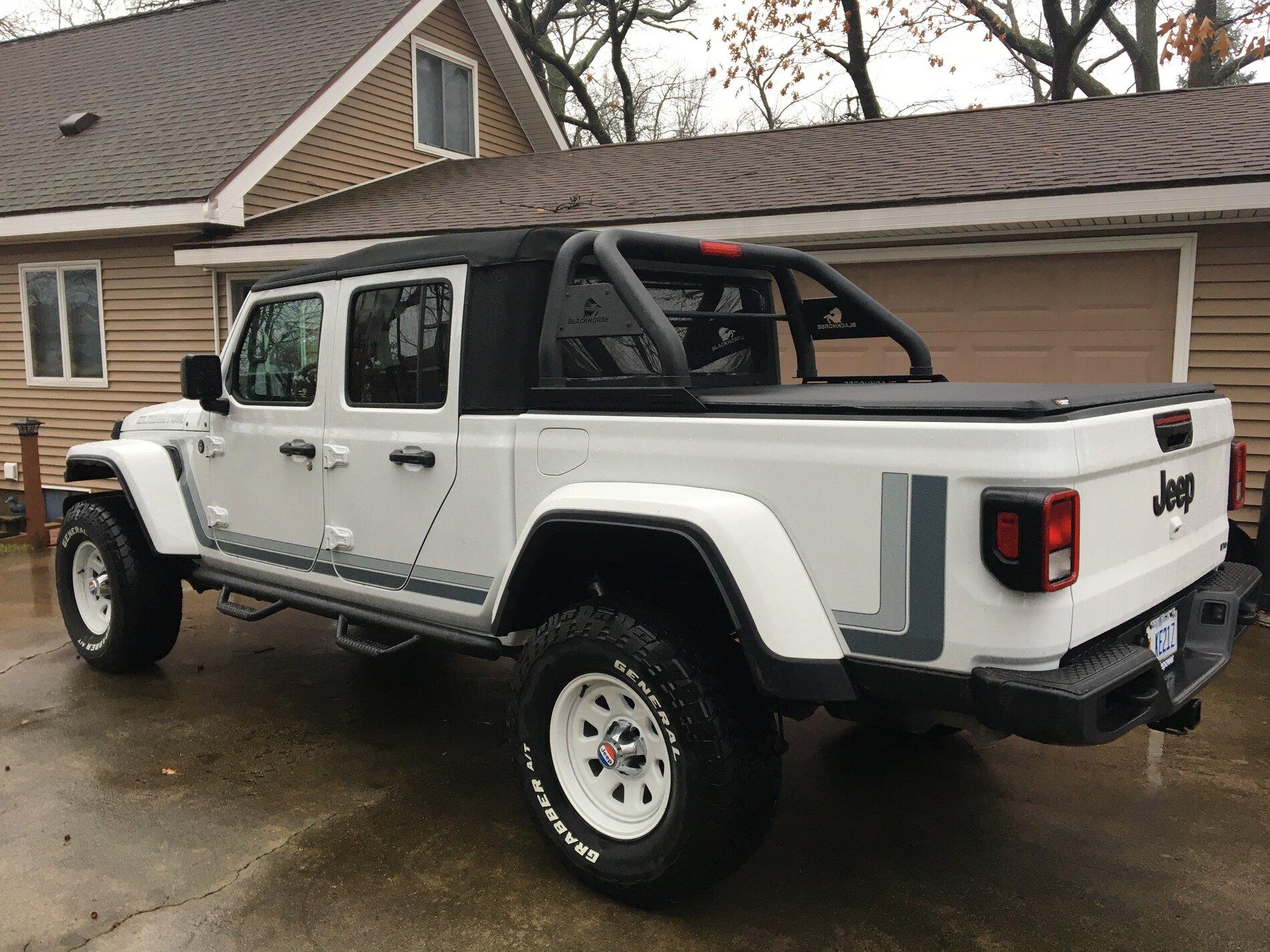 Jeep Gladiator Mopar 2' lift plus spacer to be level with winch bumper Cottage 2