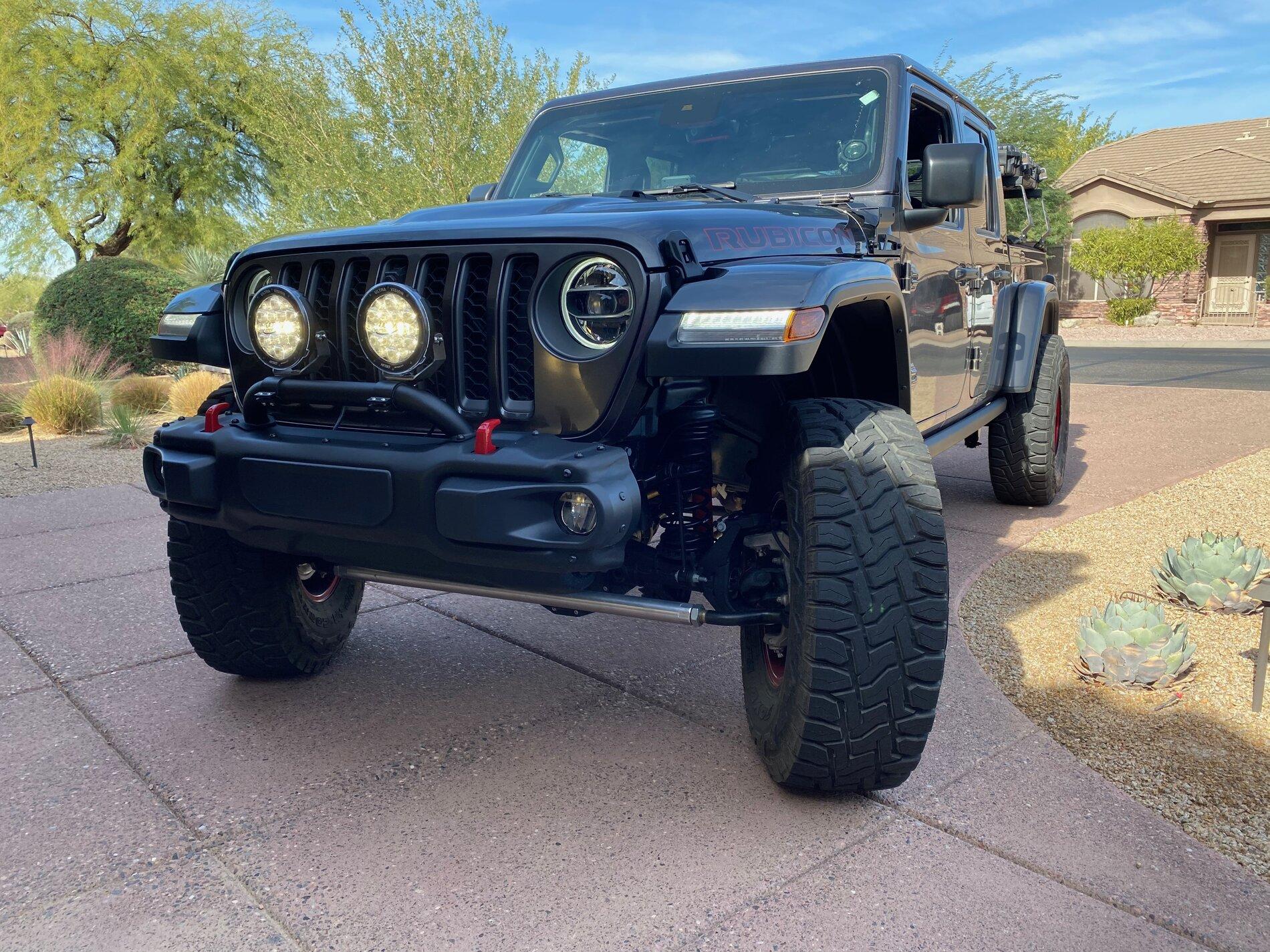 Jeep Gladiator Any suggestions on a front bumper that will fit the stock LEDs? 2020-gladiator-front-1-jpe