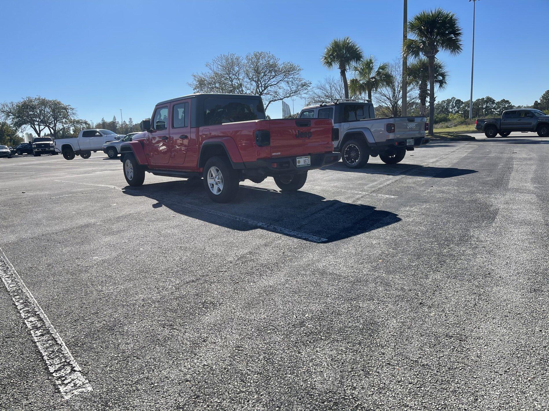 Jeep Gladiator Jeeps Parking Next To Jeeps D9C9512C-503F-4916-B77A-EAA682C5FC89