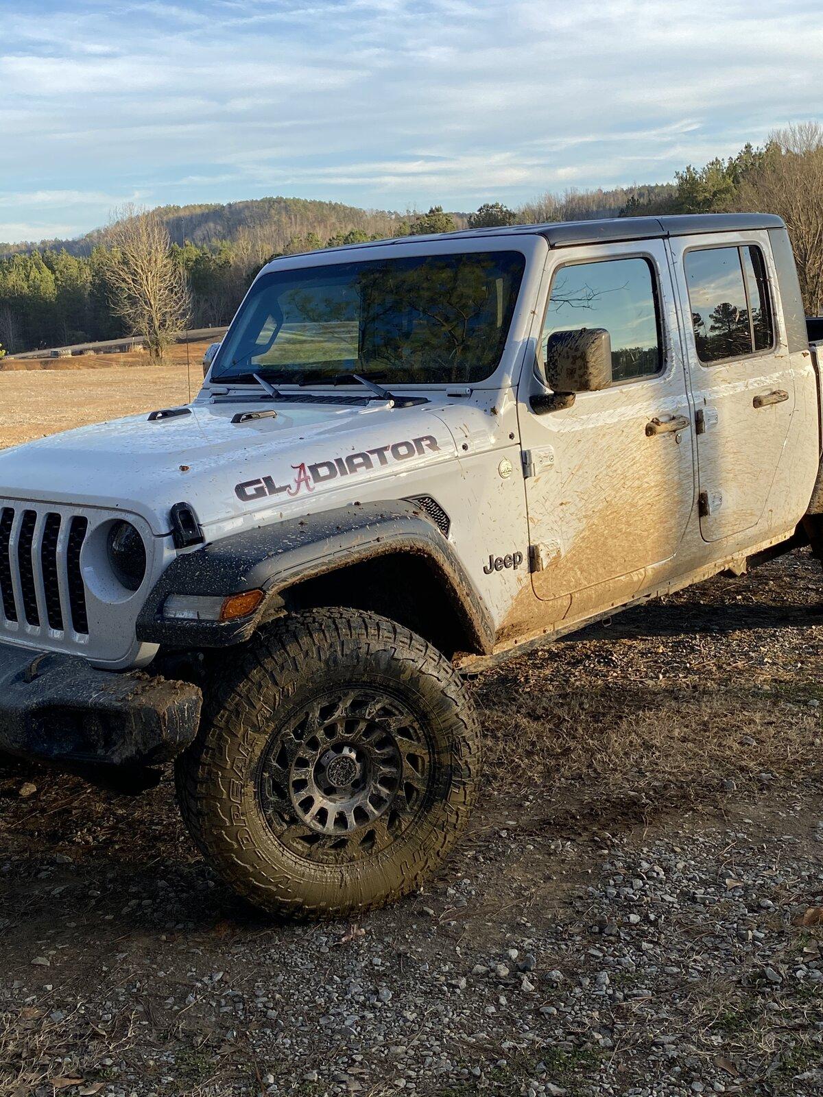 Jeep Gladiator BRIGHT WHITE Gladiator JT Club 07E7B2E0-A442-432F-BF0F-6B4A9B81C611