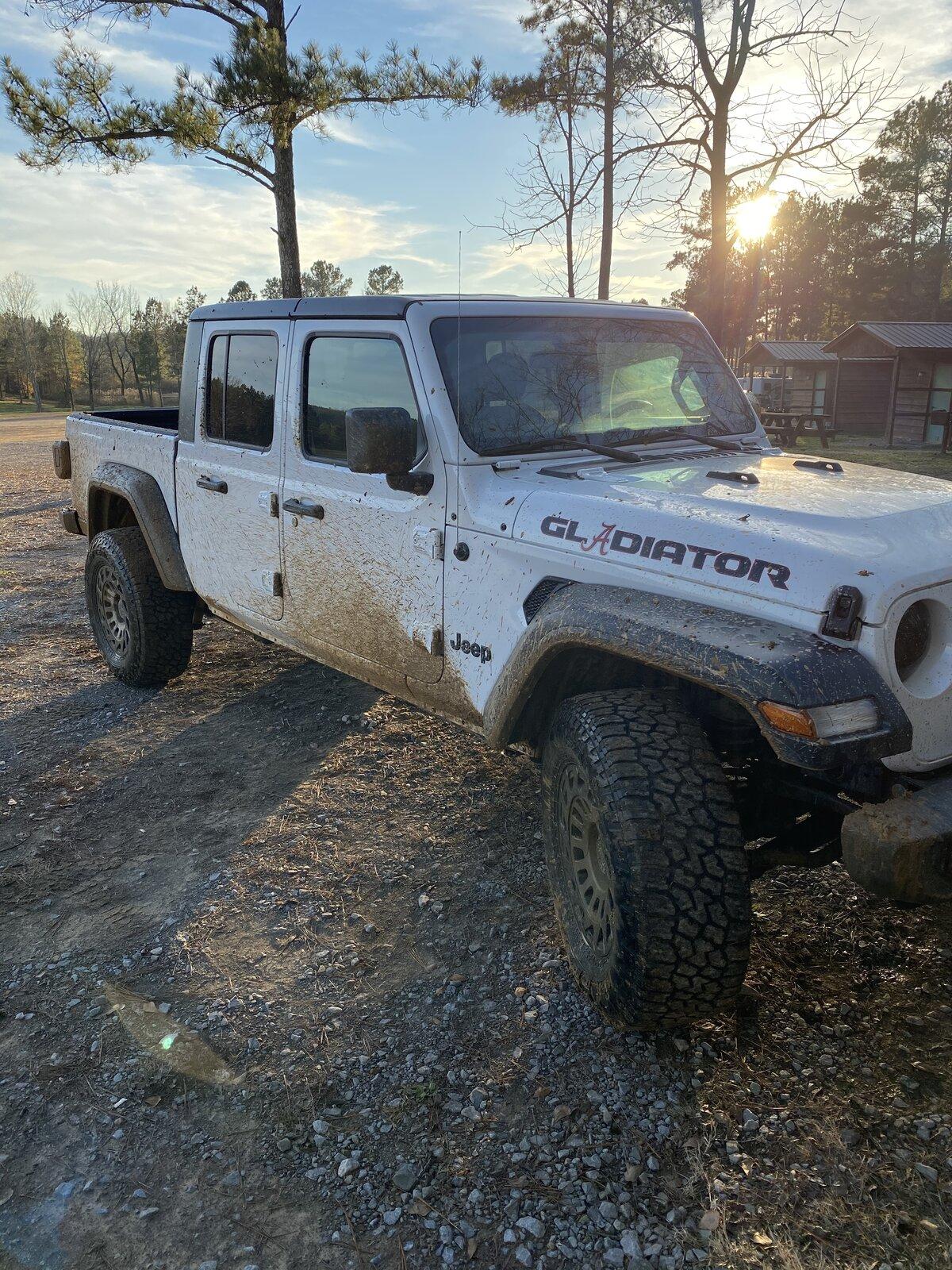 Jeep Gladiator BRIGHT WHITE Gladiator JT Club 23ABED8F-174E-4C7C-86BF-203D394C7529