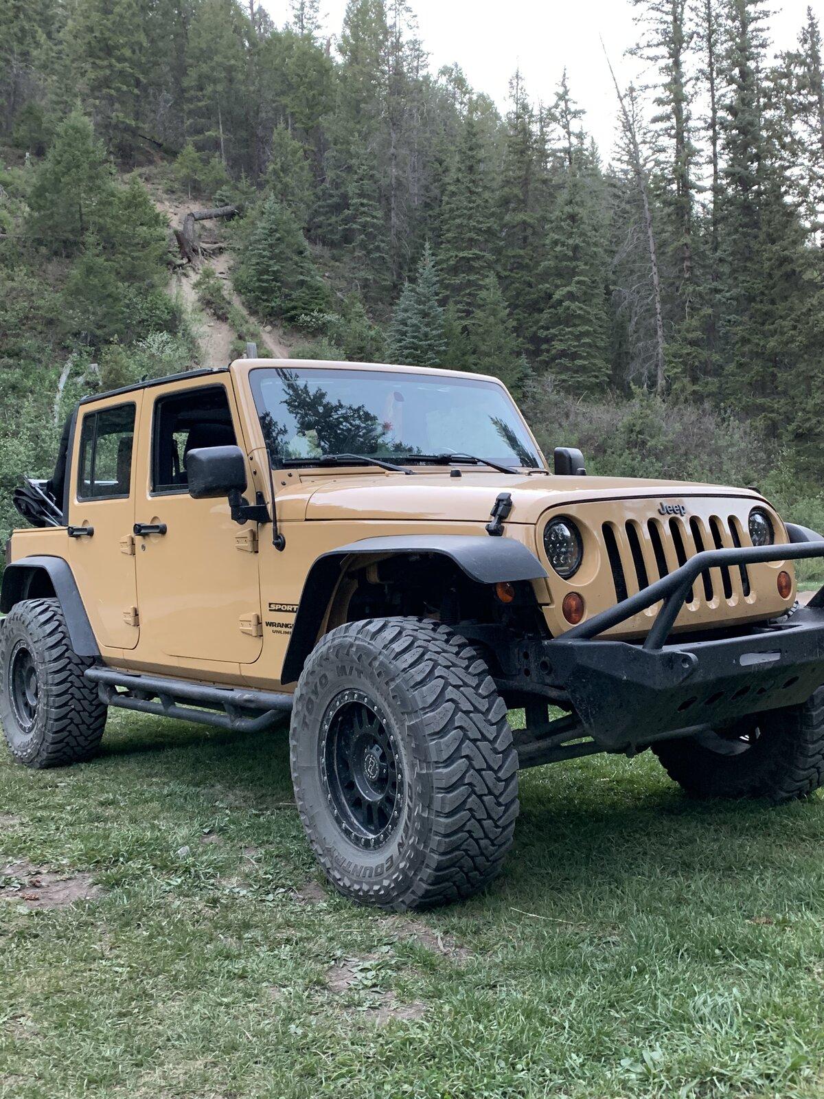 Jeep Gladiator Old School Jeeps 81D8EB7E-AE1F-4890-80D8-390F3176B766